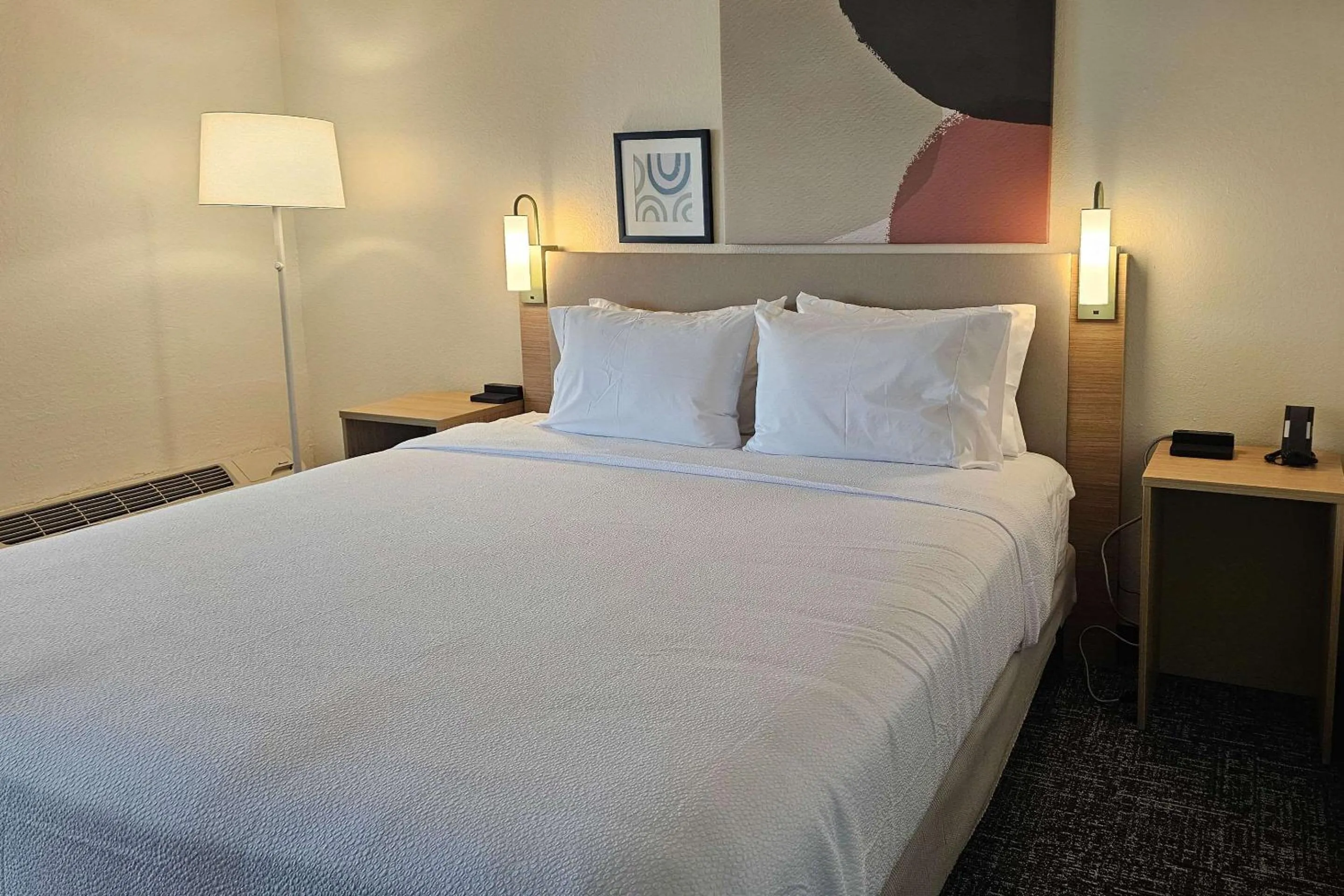 Bedroom, Bed in District 3 Hotel, Ascend Hotel Collection