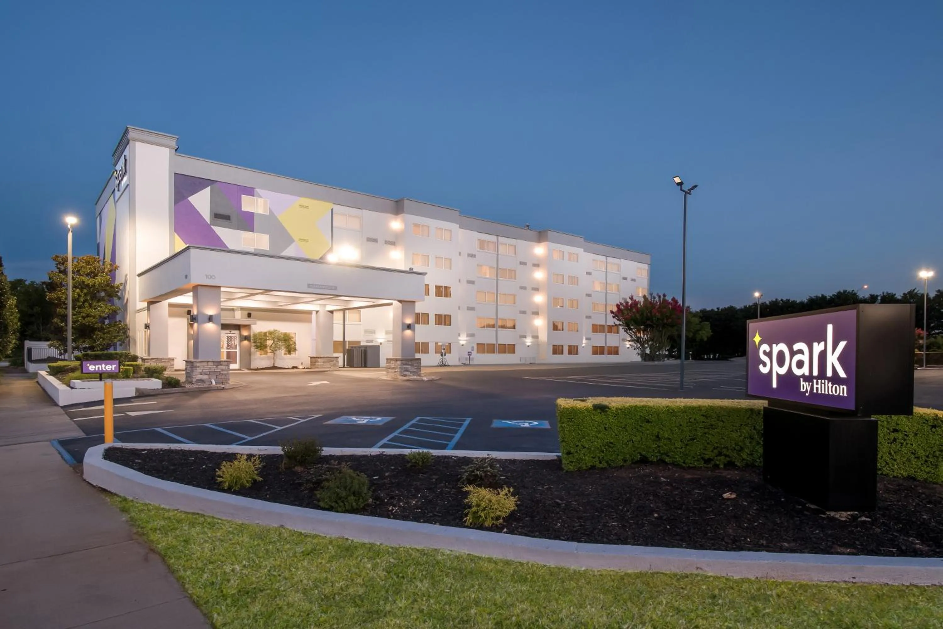 Property building in Spark by Hilton Chattanooga Downtown