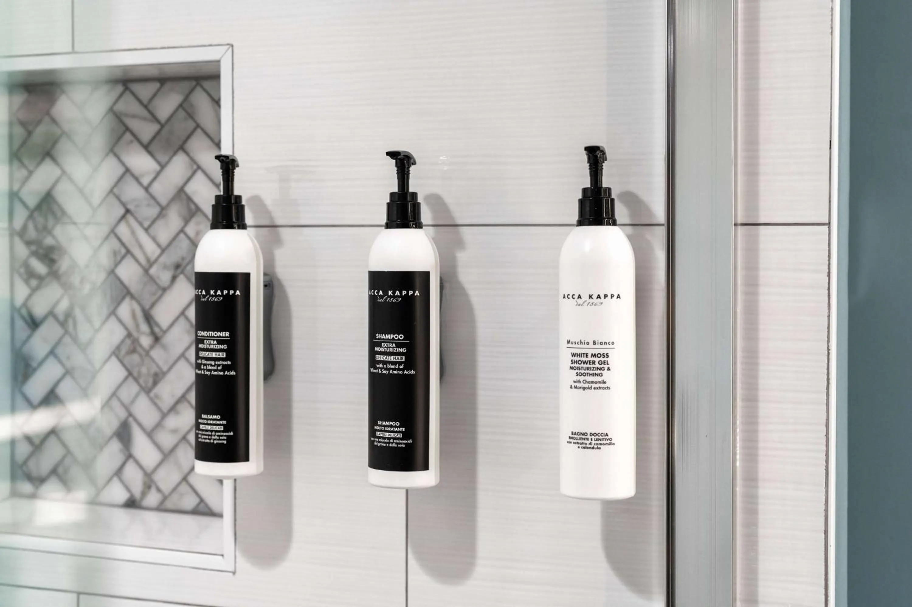 TV and multimedia in La Quinta by Wyndham Cocoa Beach Oceanfront