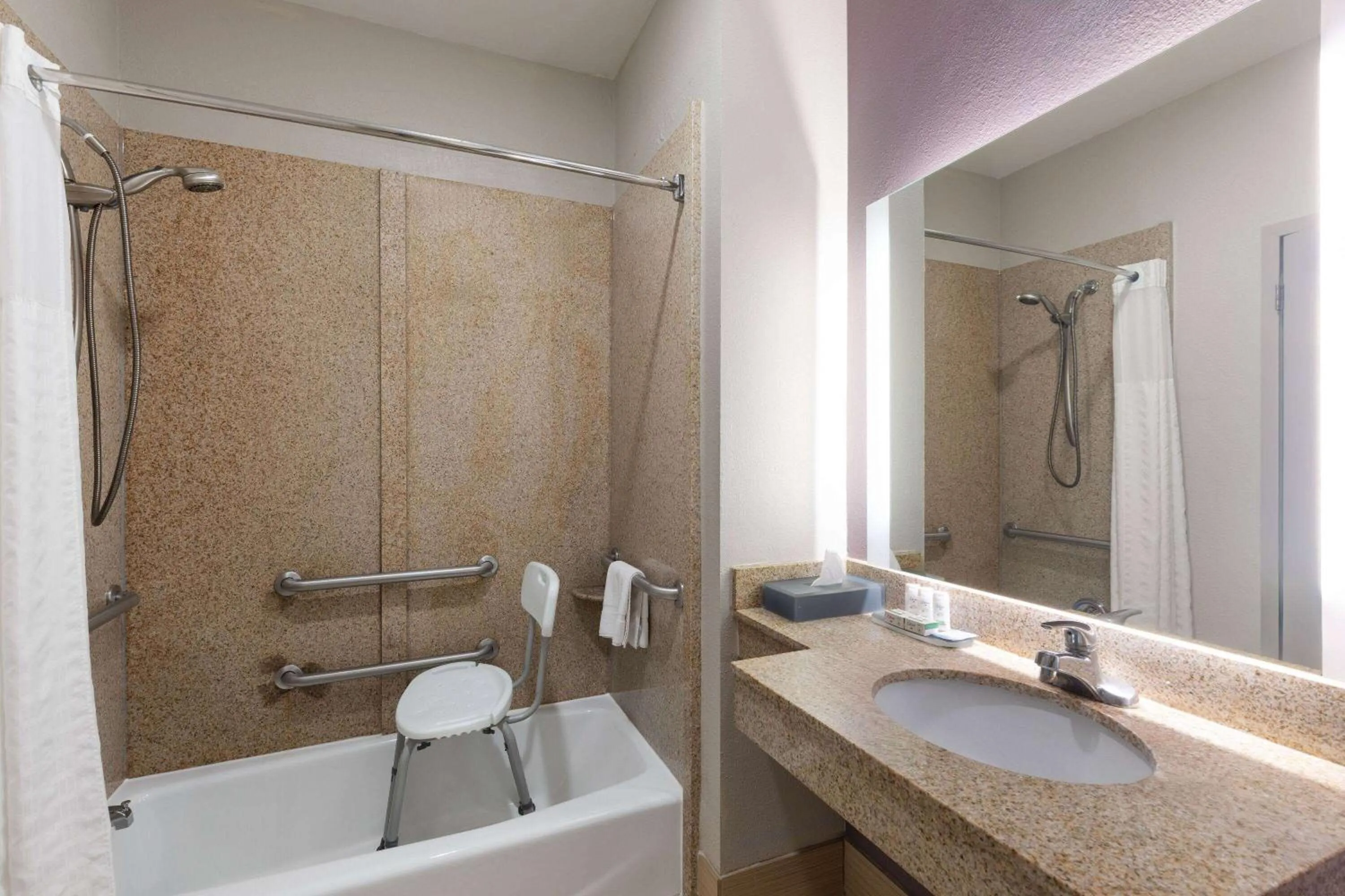 Bathroom in La Quinta by Wyndham Snellville - Stone Mountain