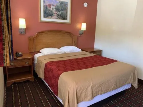 Bed in Budget Inn Madill