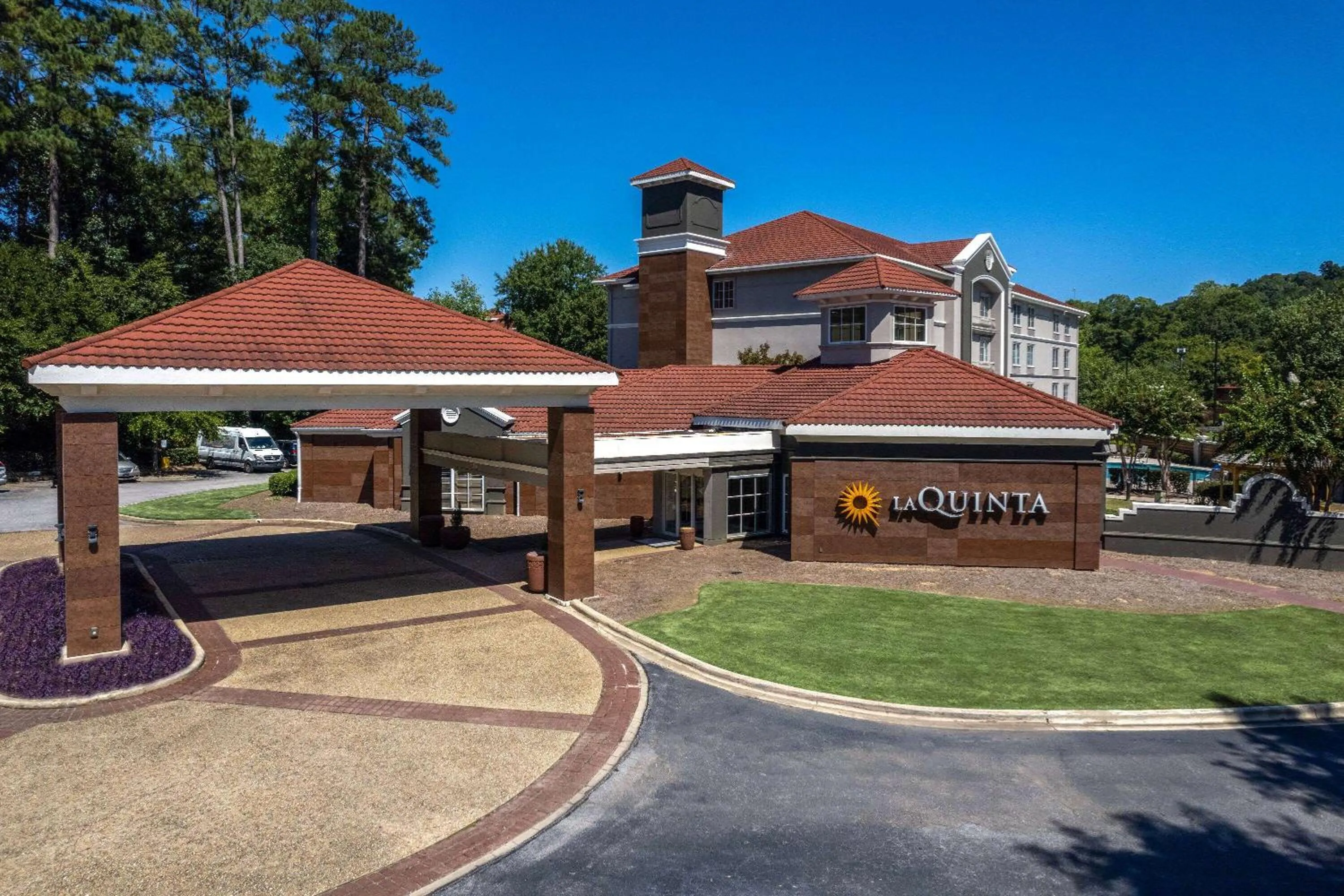 Property building in La Quinta by Wyndham Birmingham Hoover