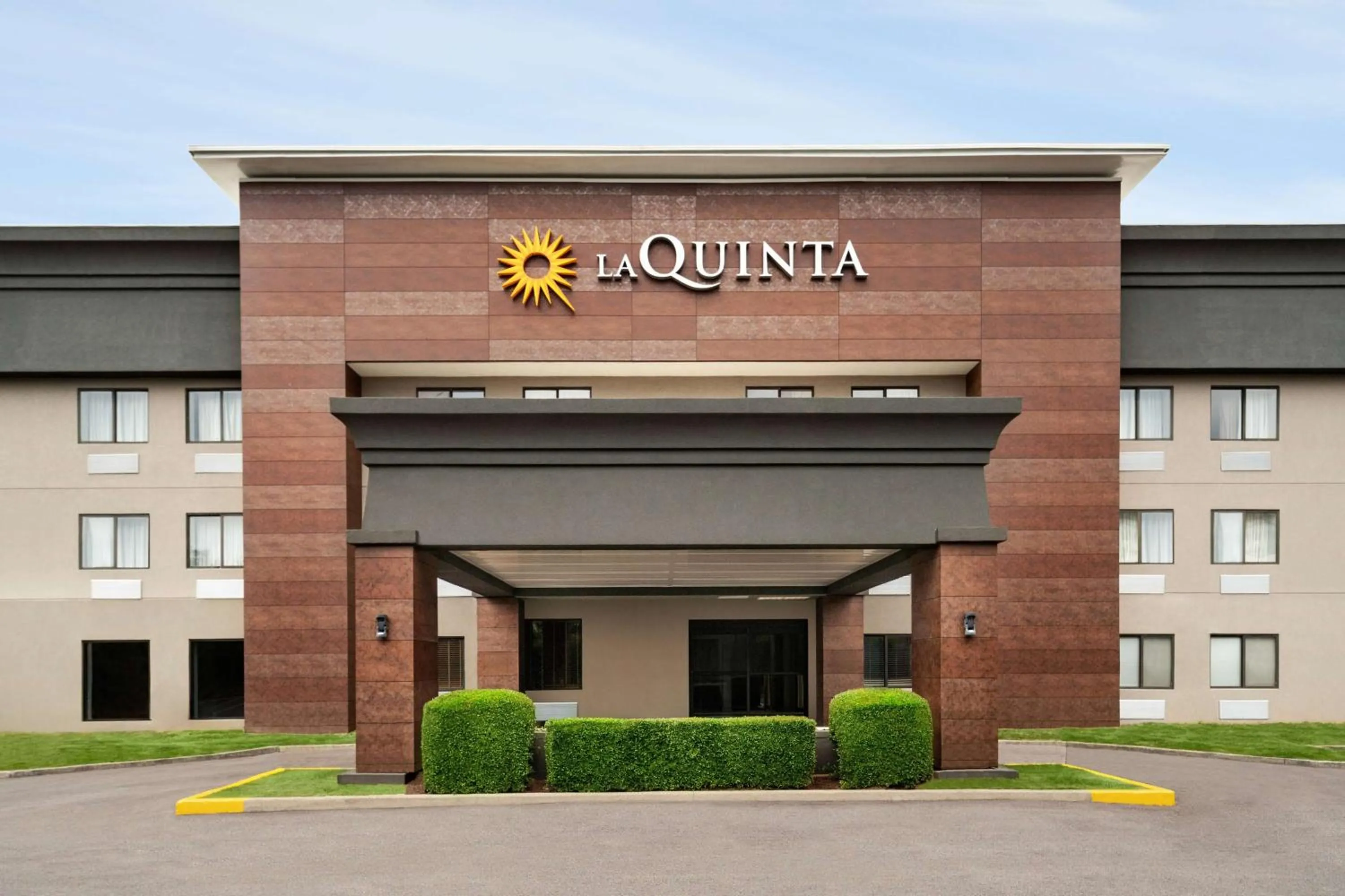 Property building in La Quinta Inn Birmingham - Inverness