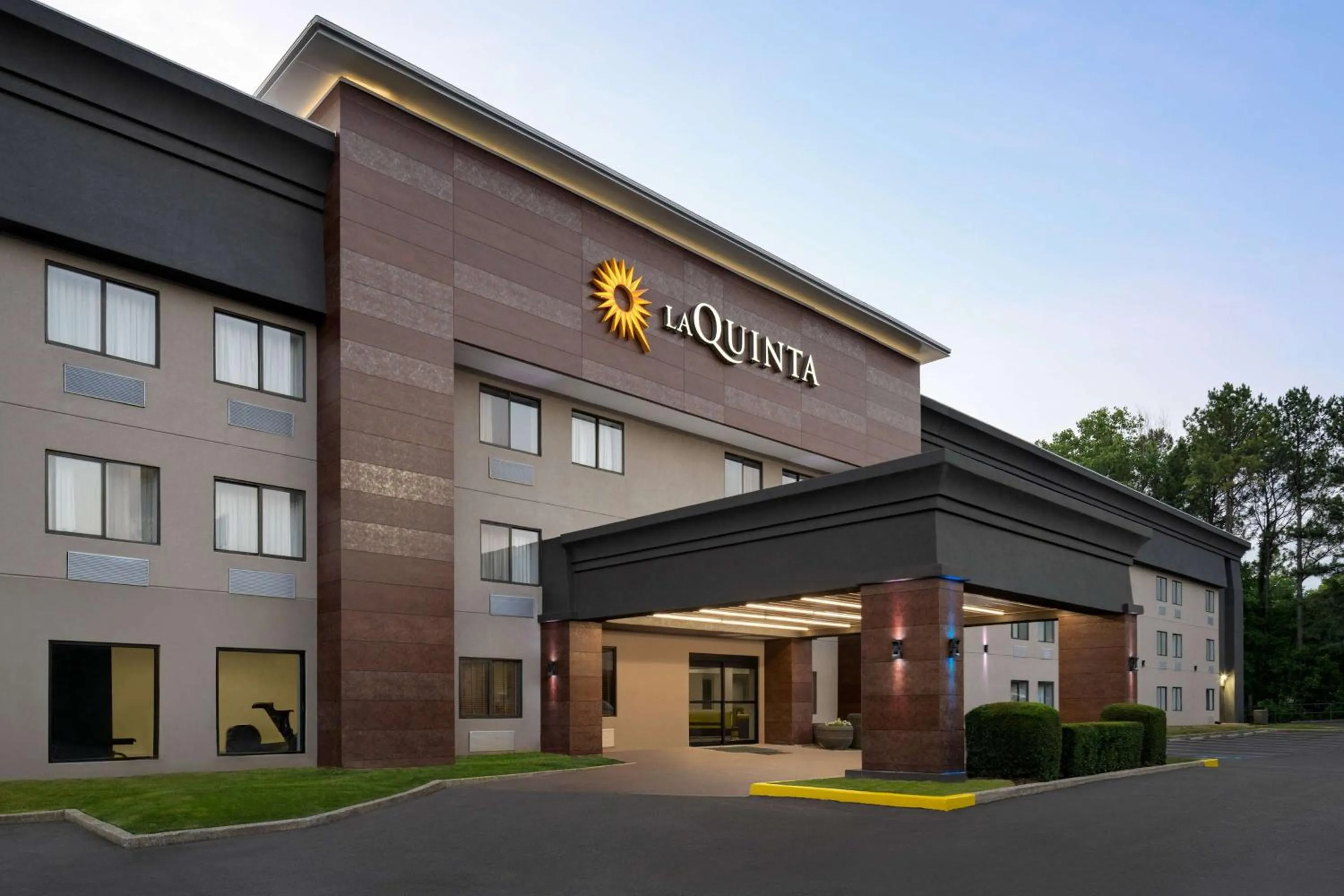 Property building in La Quinta Inn Birmingham - Inverness