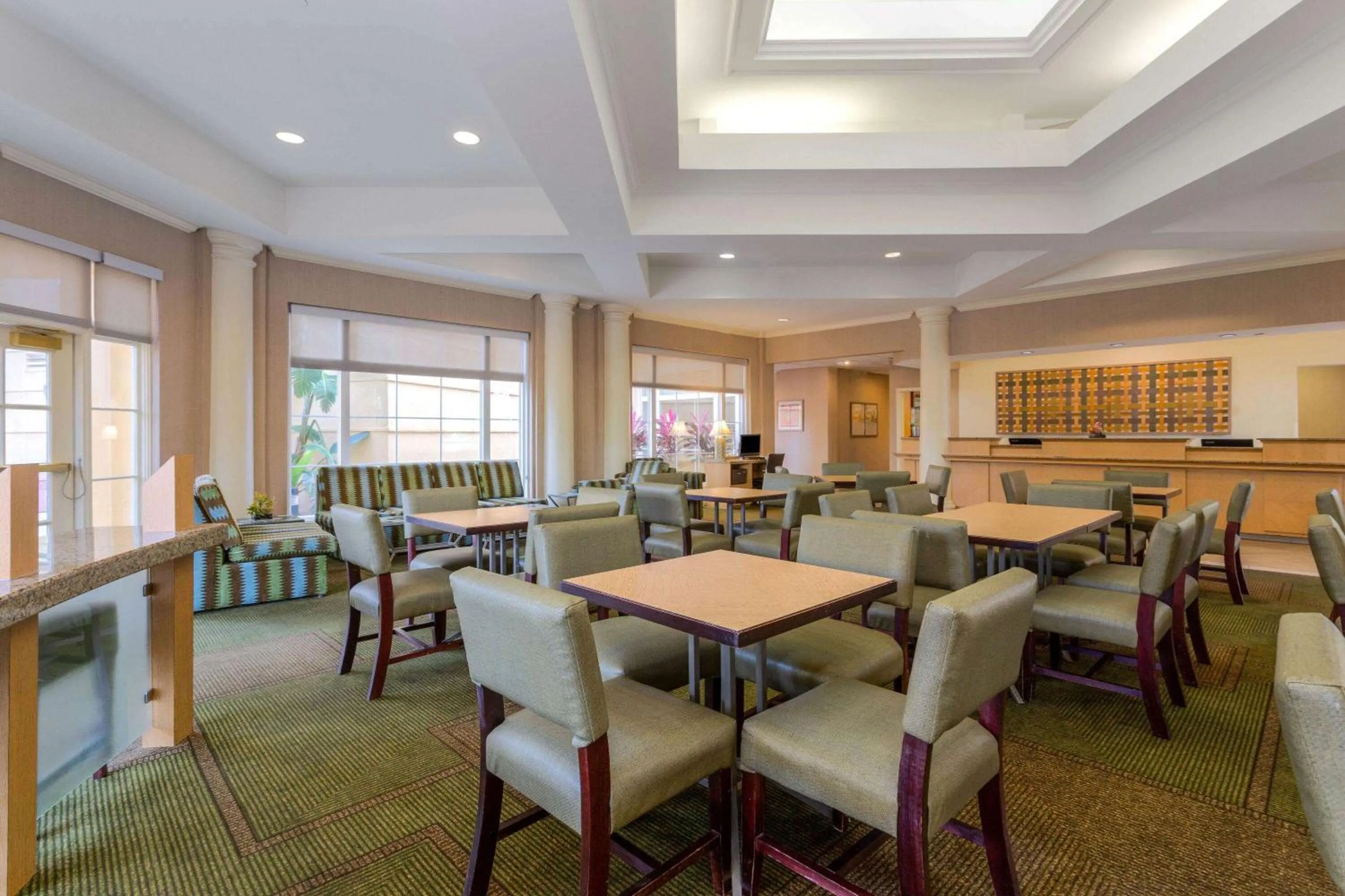 Lobby or reception in La Quinta by Wyndham Lakeland West