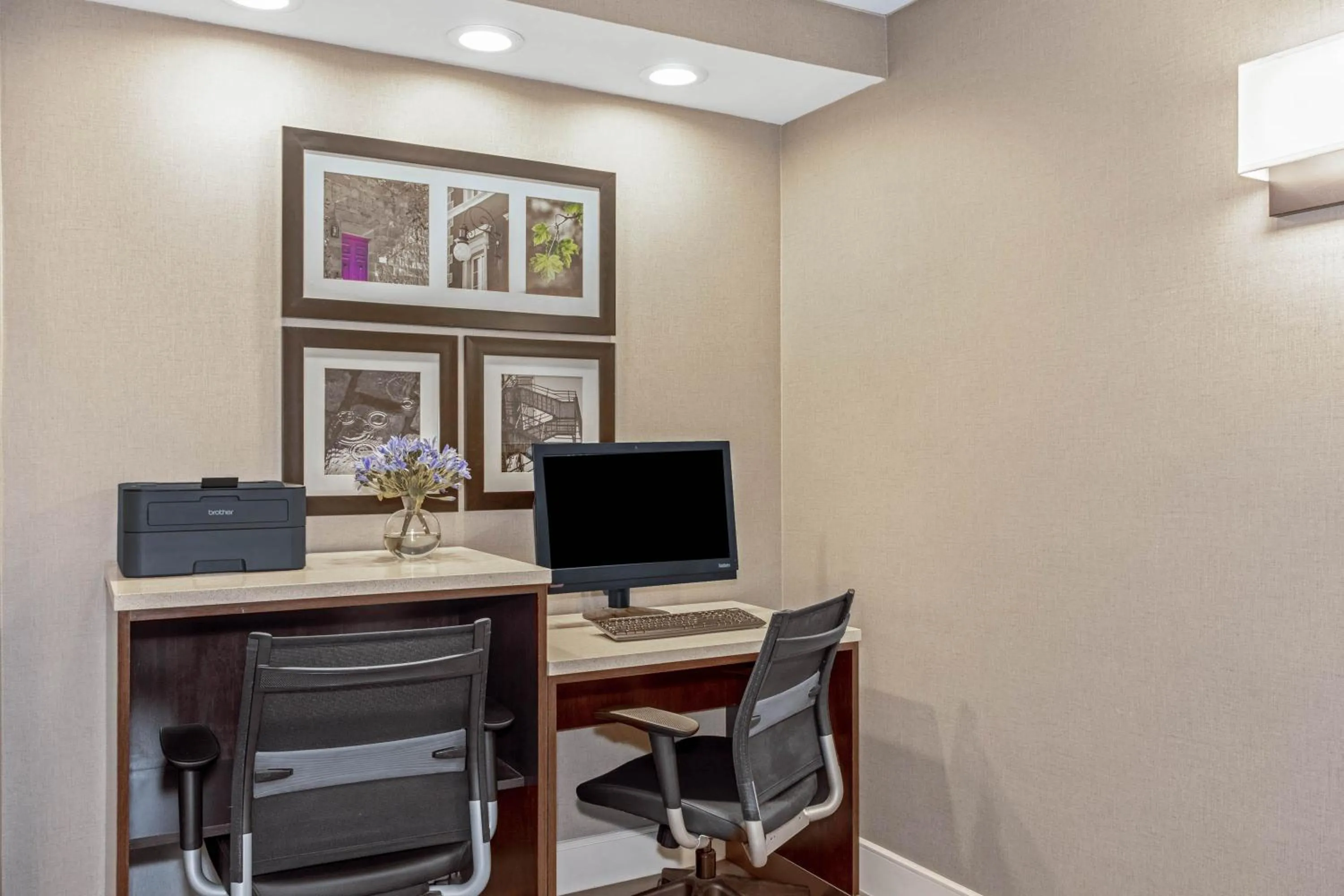 Business facilities in La Quinta Inn & Suites by Wyndham Panama City