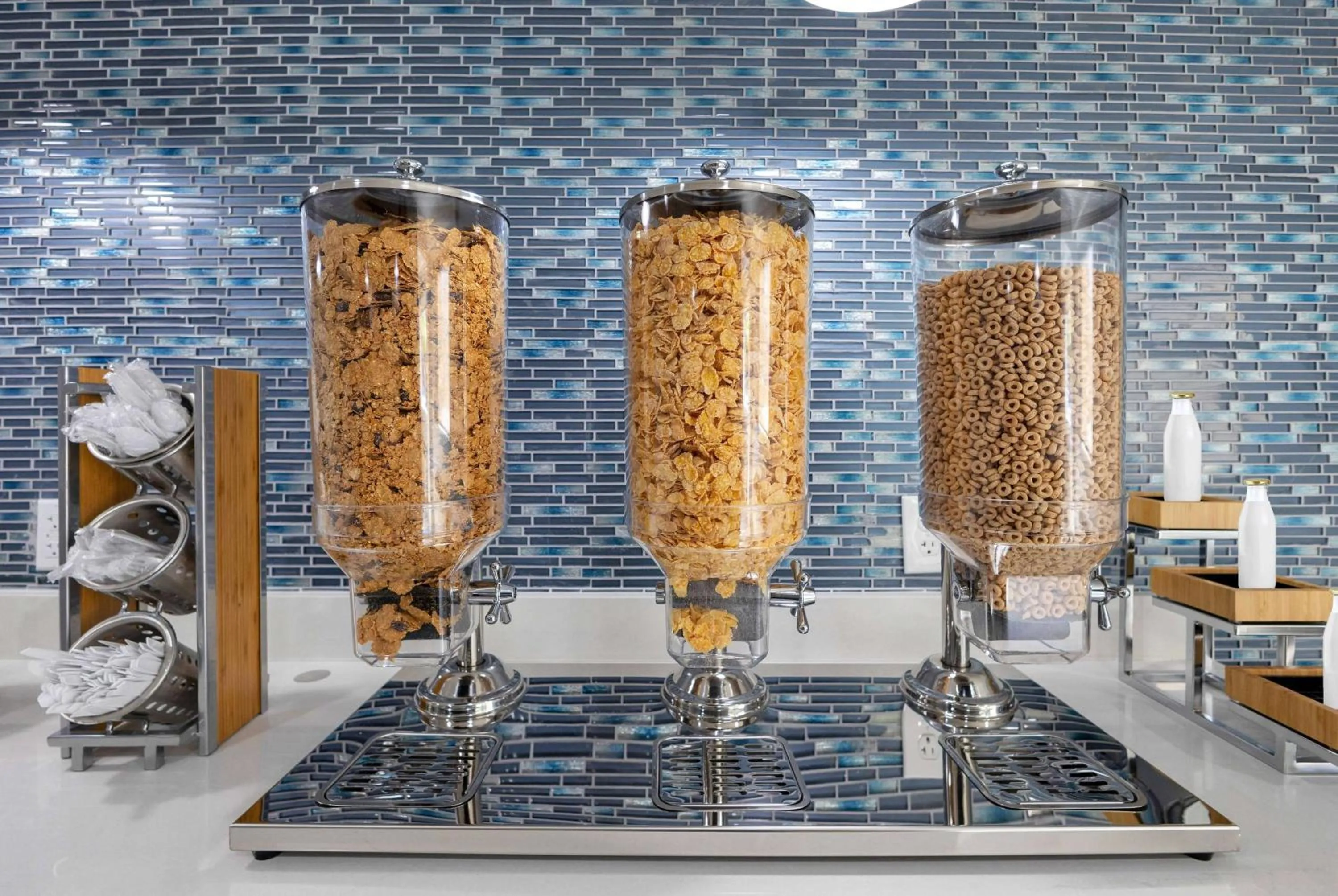 Restaurant/places to eat in La Quinta Inn & Suites by Wyndham Jacksonville Mandarin