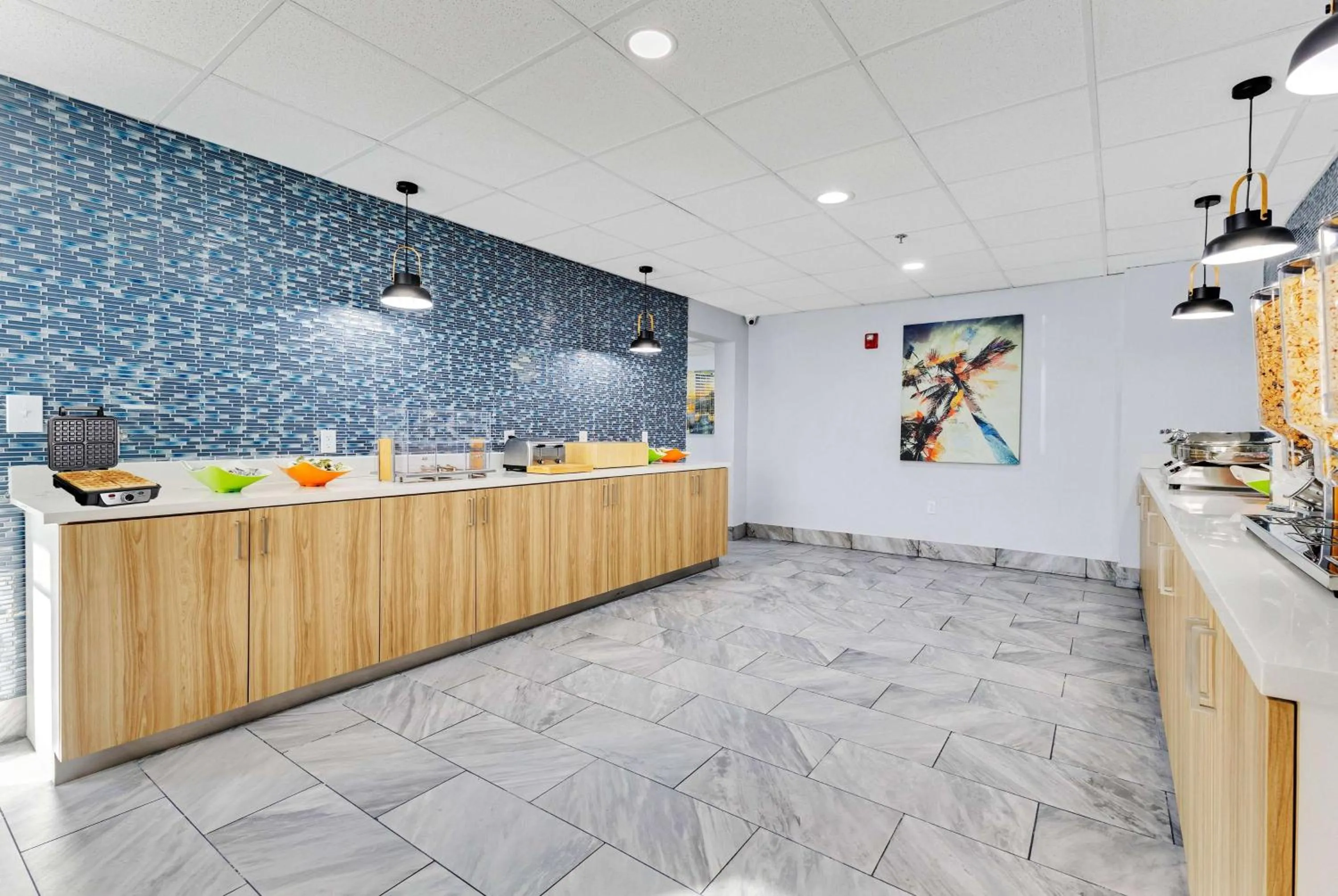 Restaurant/places to eat in La Quinta Inn & Suites by Wyndham Jacksonville Mandarin