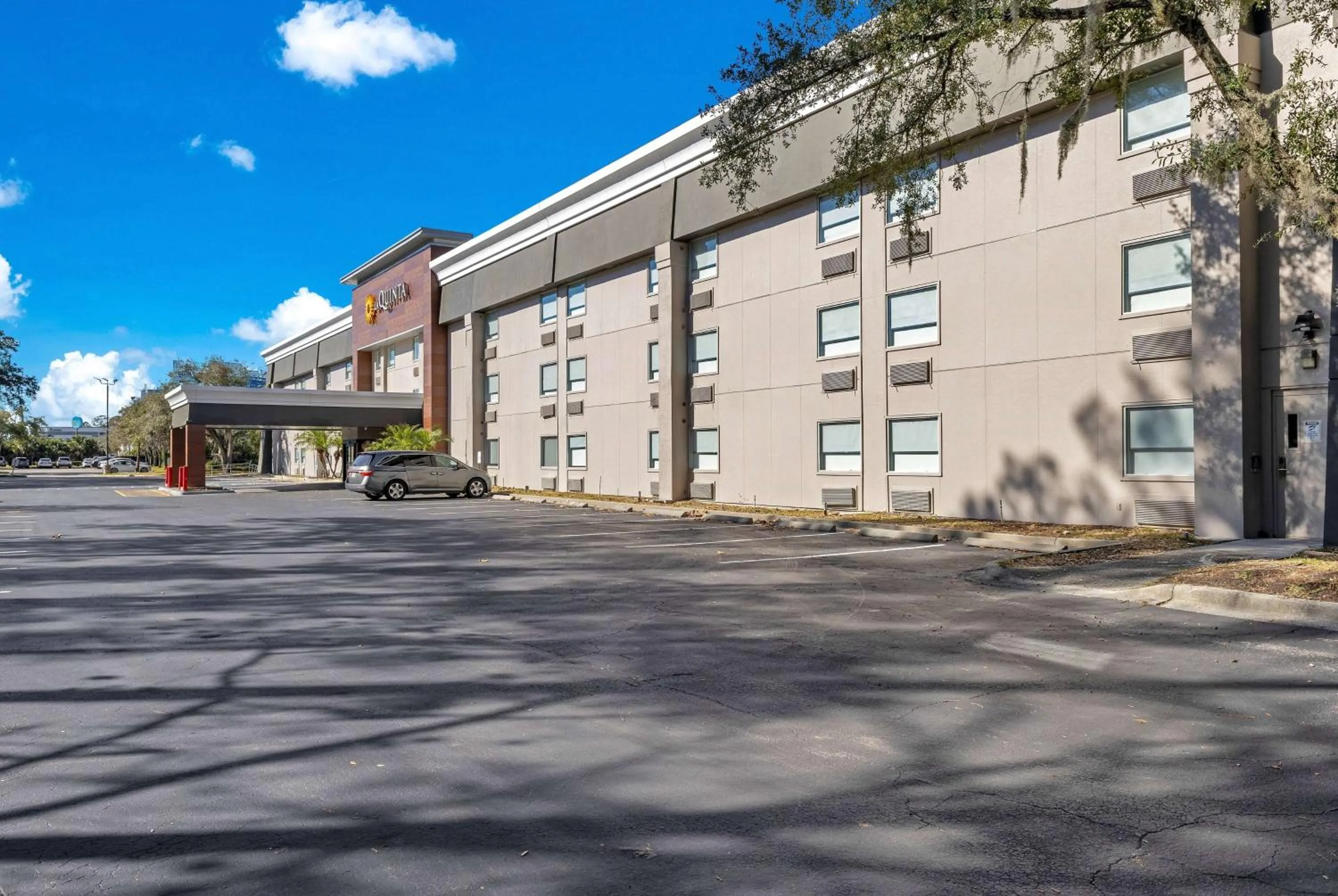 Property building in La Quinta Inn & Suites by Wyndham Jacksonville Mandarin