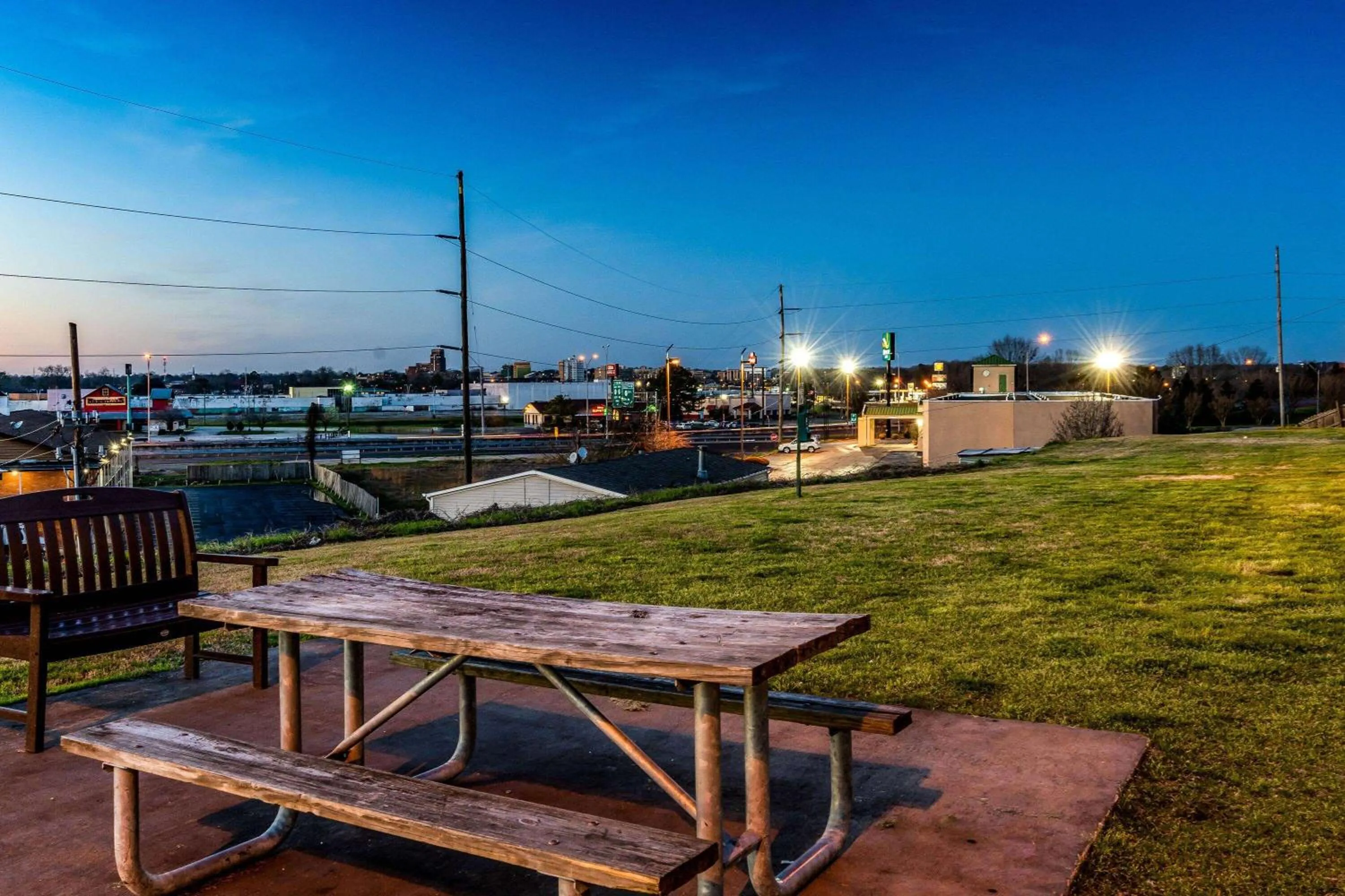 Inner courtyard view in Baymont by Wyndham Meridian