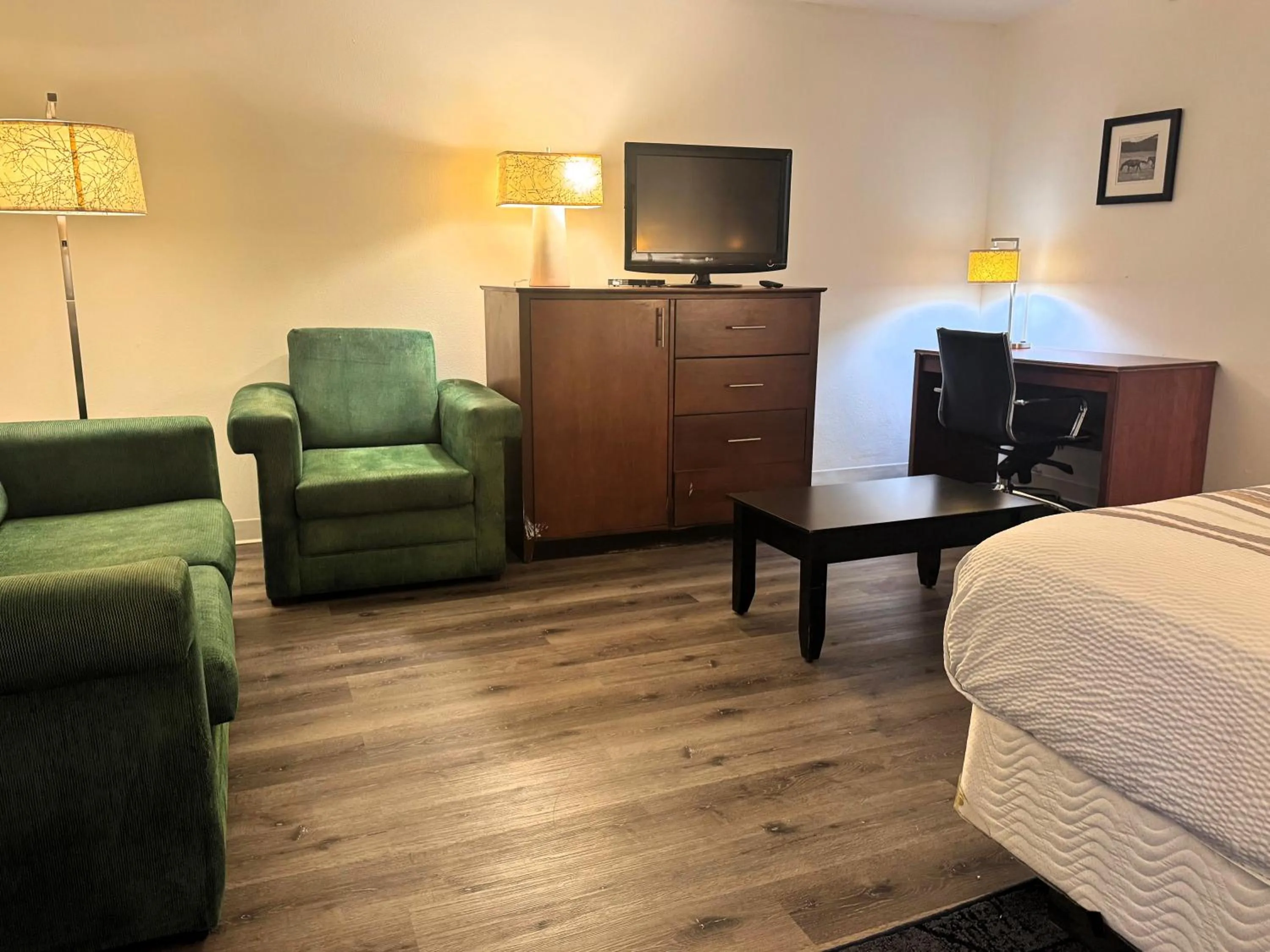 TV and multimedia, Bed in Baymont by Wyndham Meridian