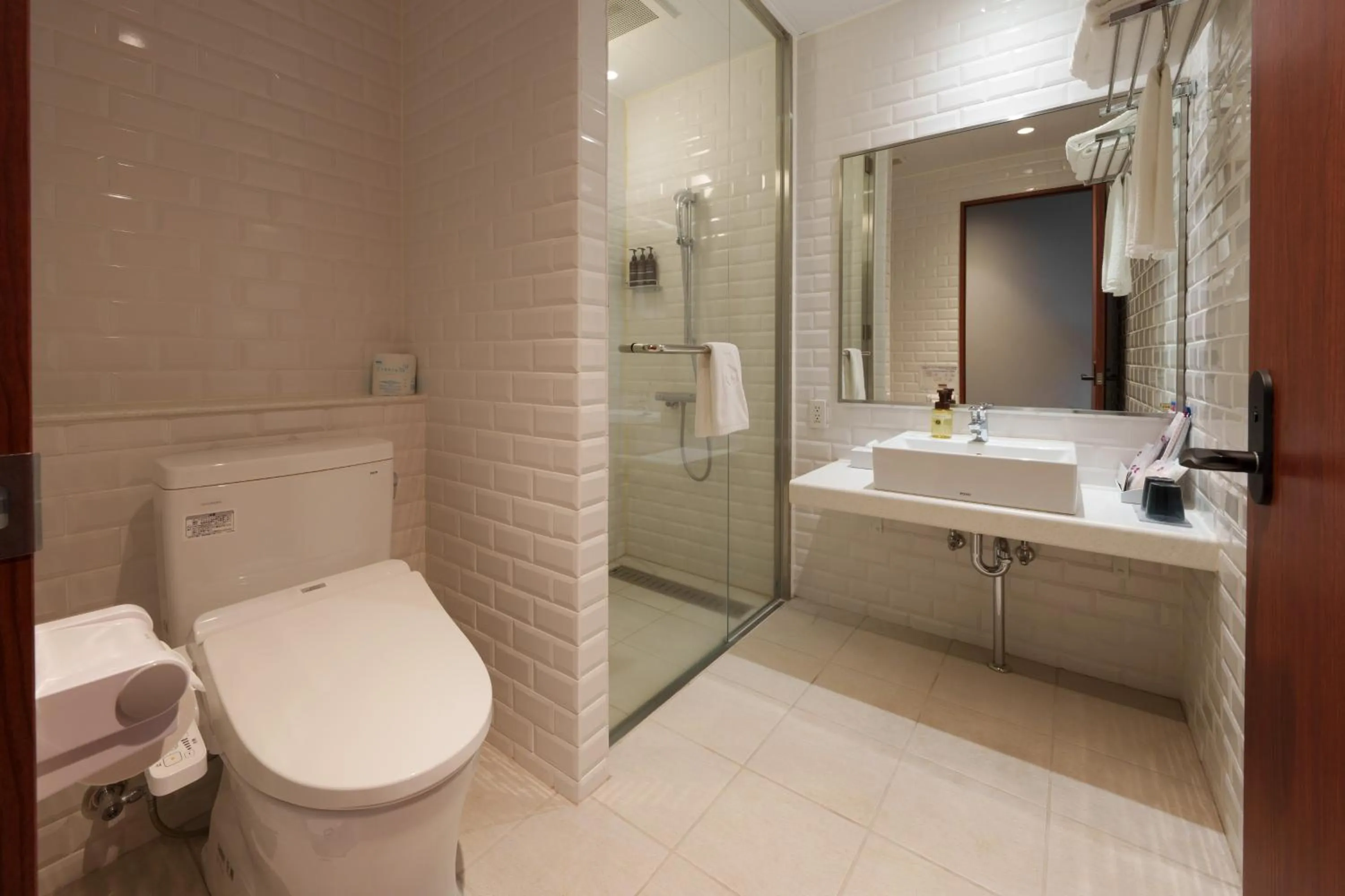 Shower in Akarinoyado Togetsu