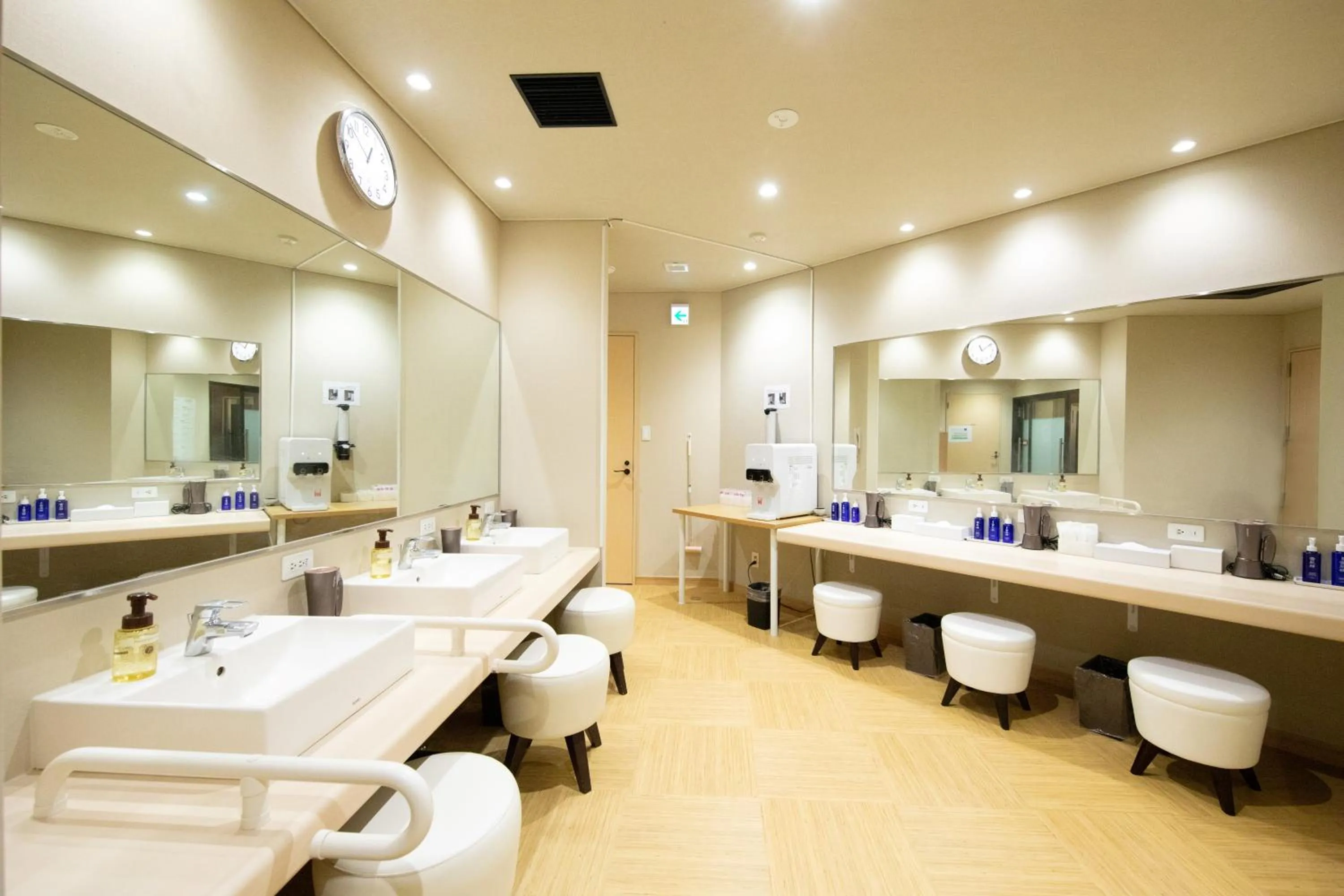 Hot Spring Bath in Akarinoyado Togetsu