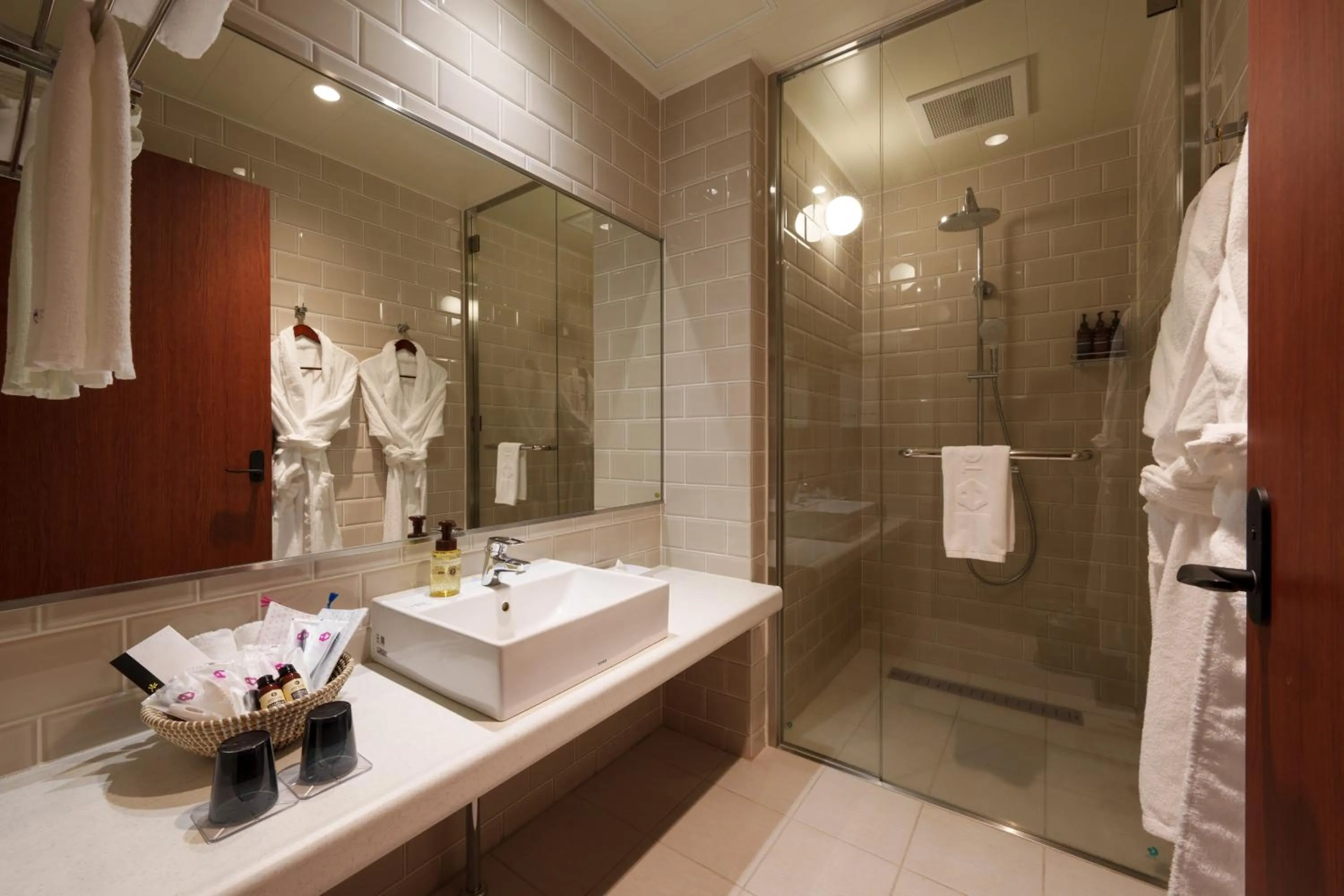 Shower in Akarinoyado Togetsu