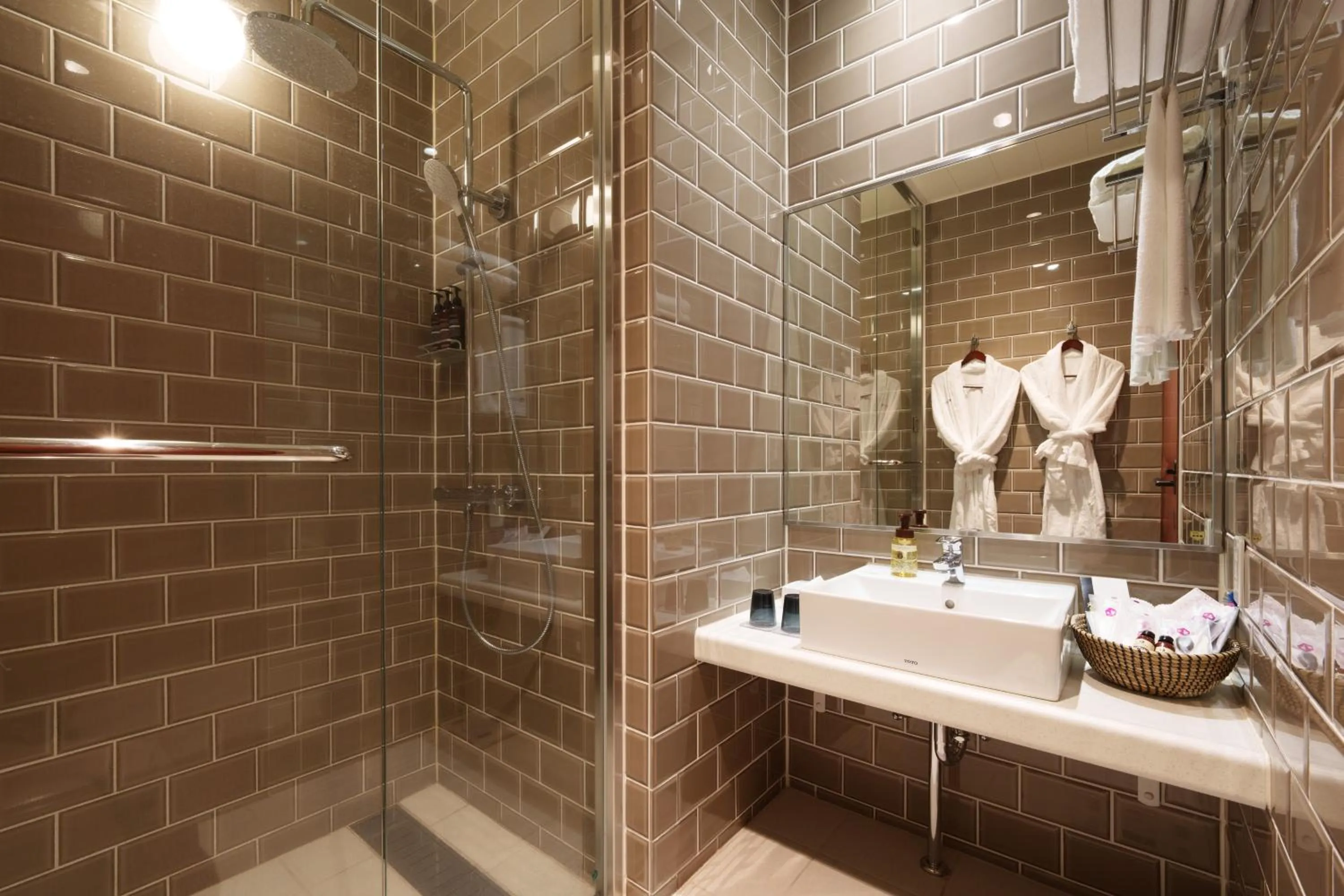 Shower in Akarinoyado Togetsu