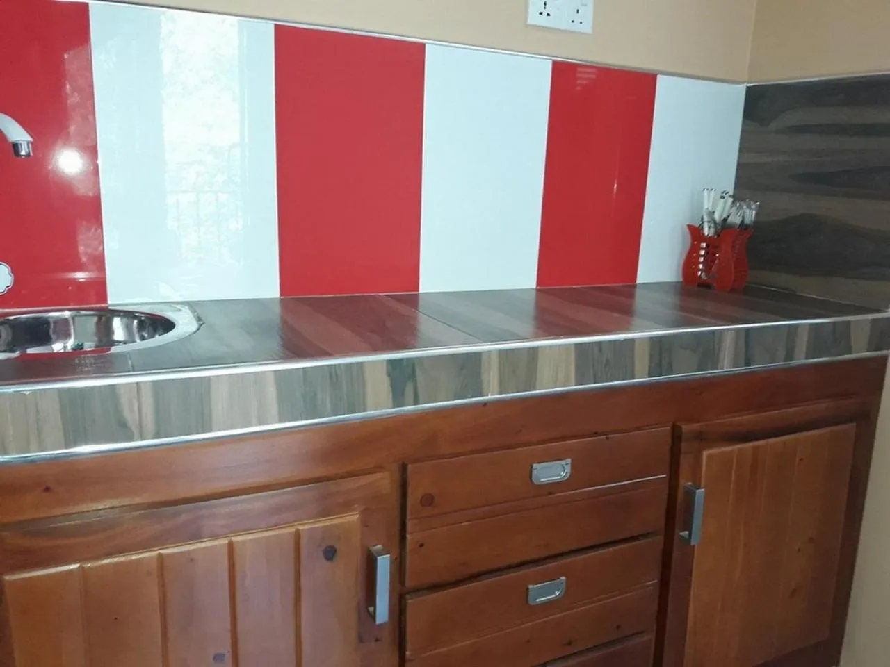 Communal kitchen in Wattle Inn