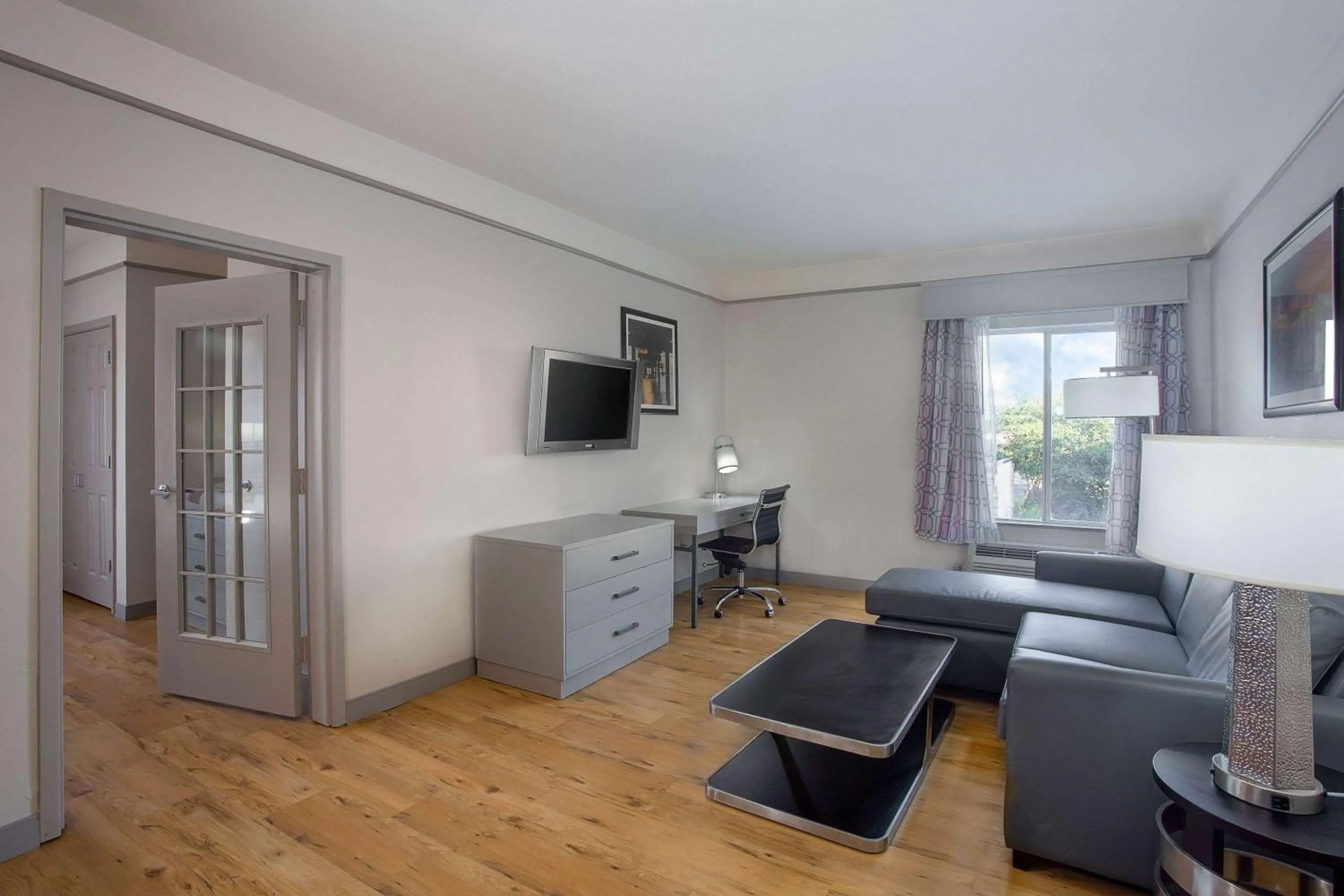 Photo of the whole room in La Quinta by Wyndham Mobile - Daphne