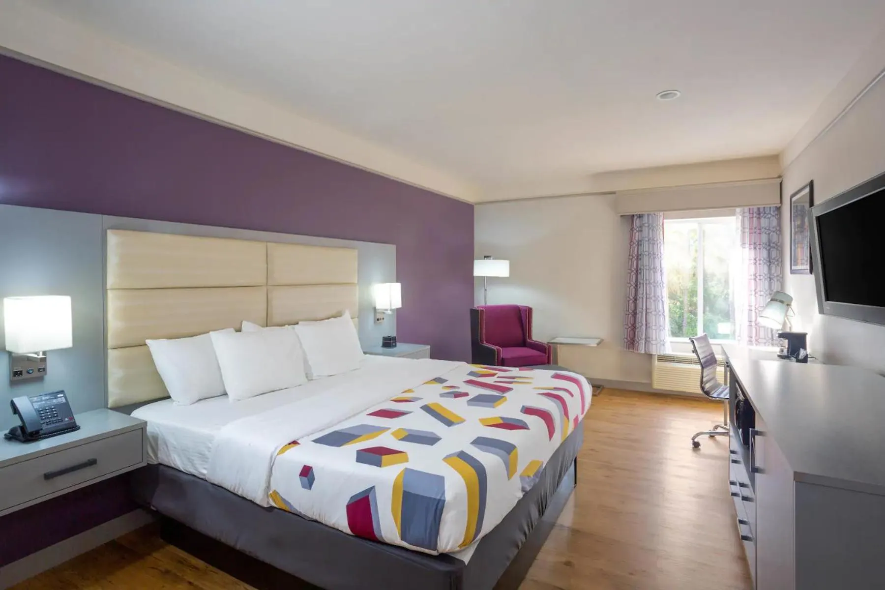 Bed in La Quinta by Wyndham Mobile - Daphne