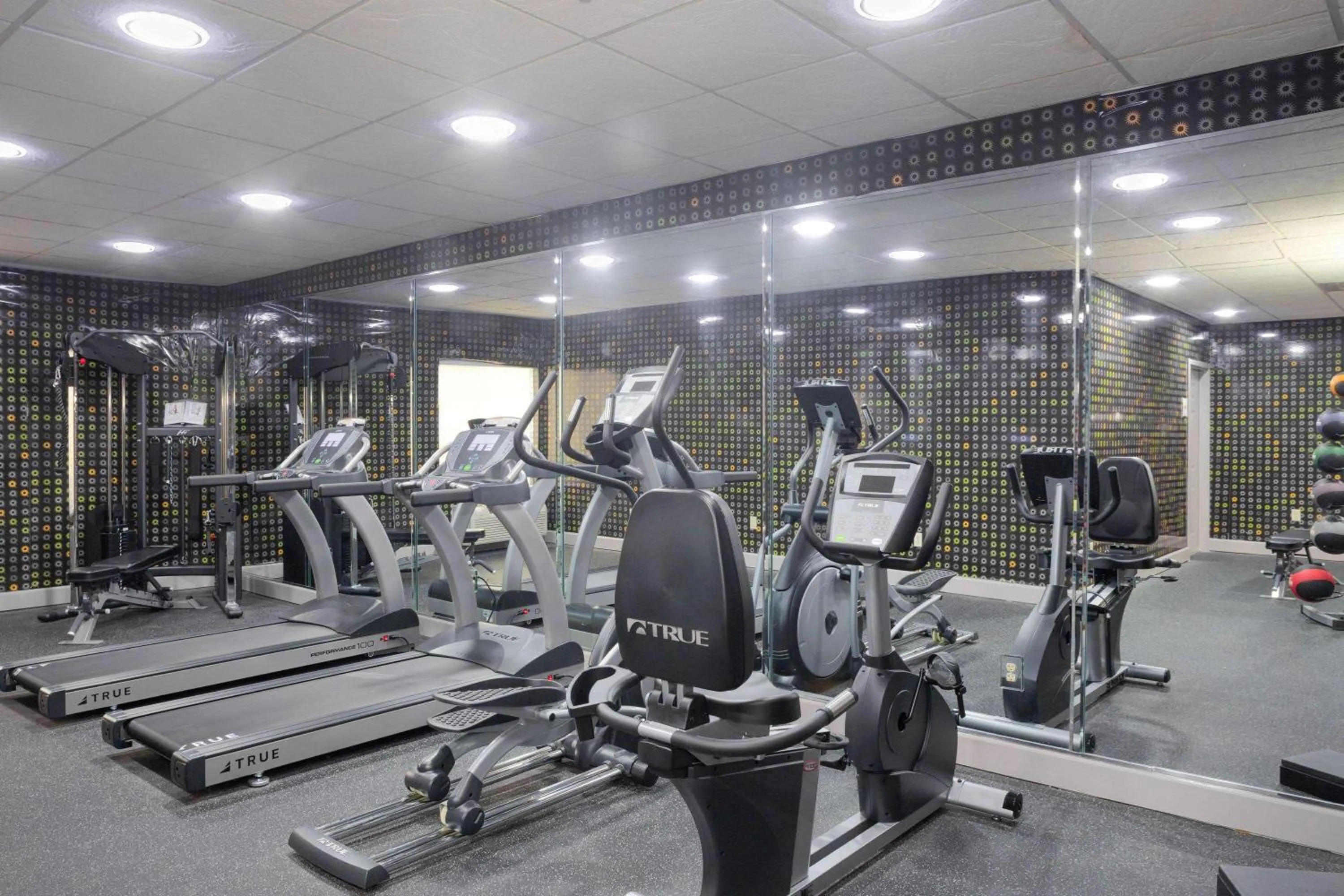 Fitness centre/facilities in La Quinta by Wyndham Mobile - Daphne