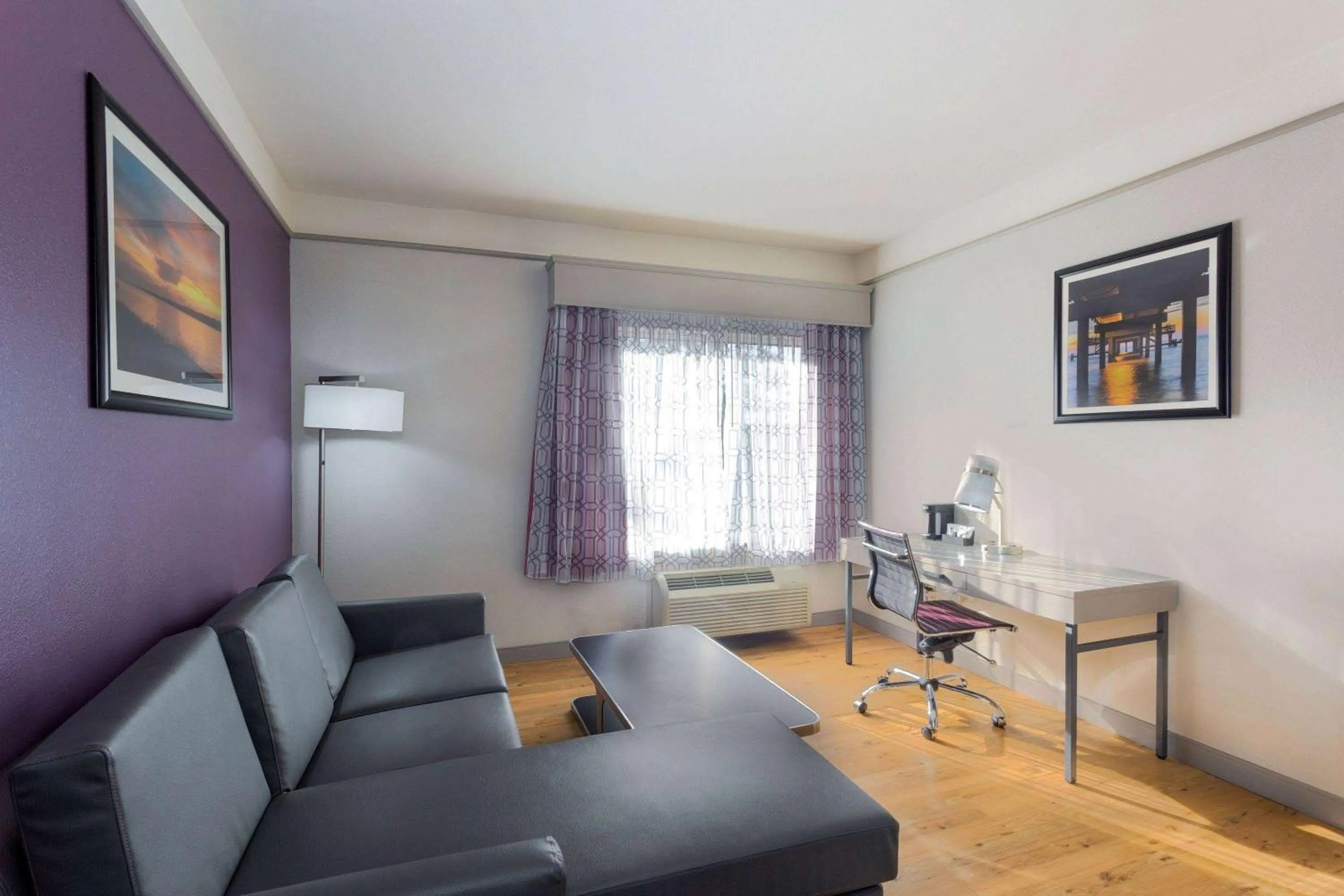 Photo of the whole room in La Quinta by Wyndham Mobile - Daphne