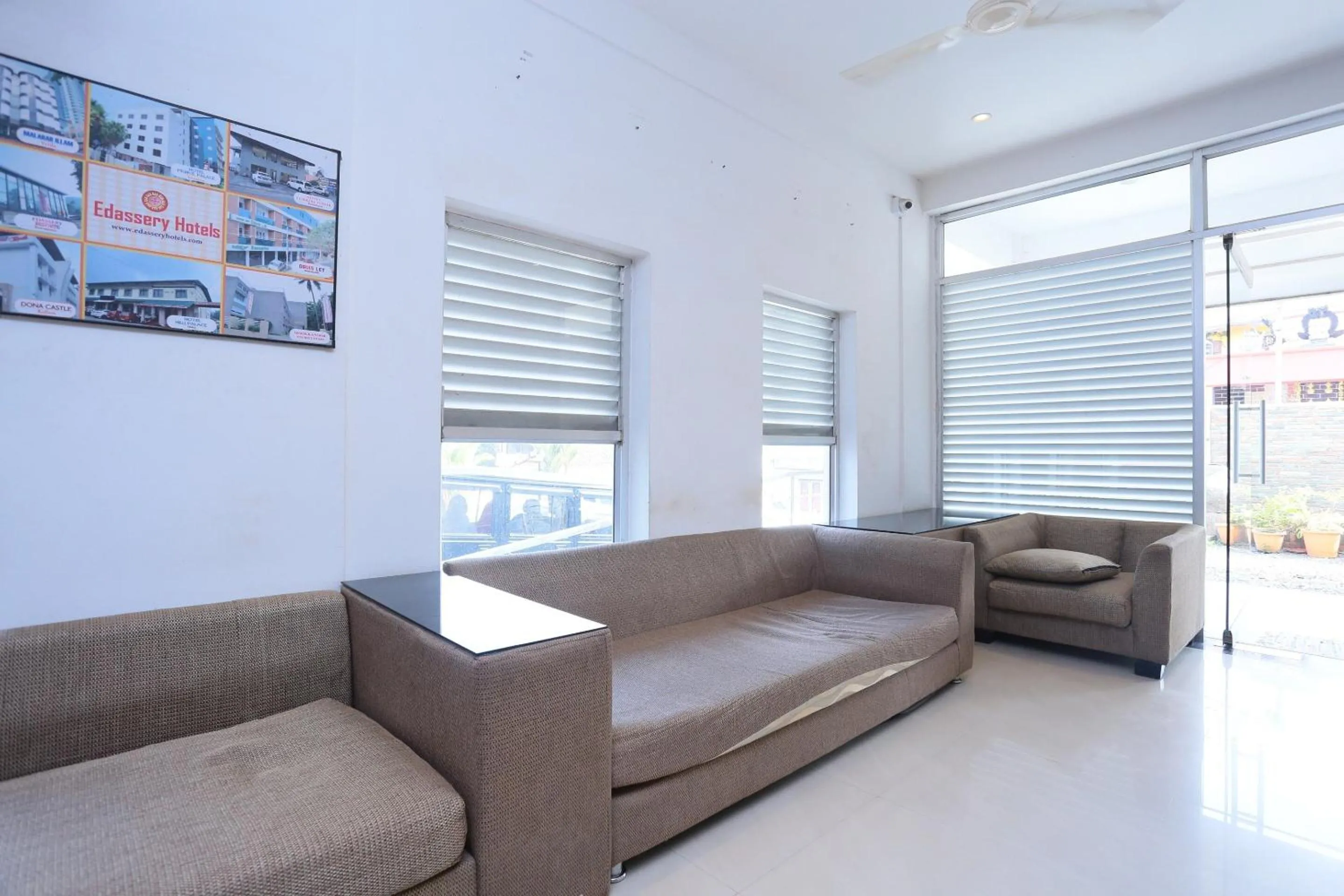 Lobby or reception in Super Townhouse Prince Palace