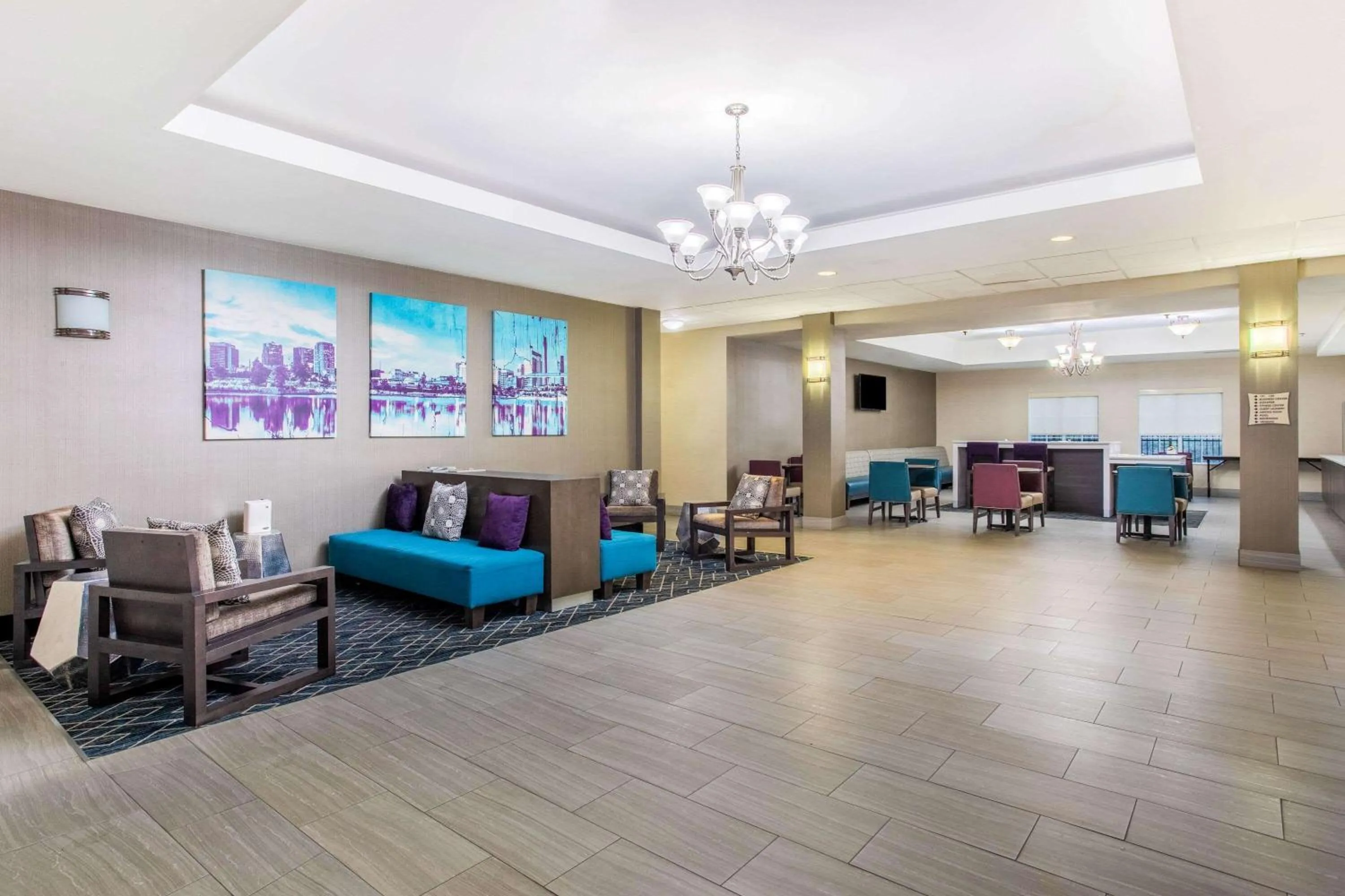 Lobby or reception in La Quinta by Wyndham Fultondale Birmingham North