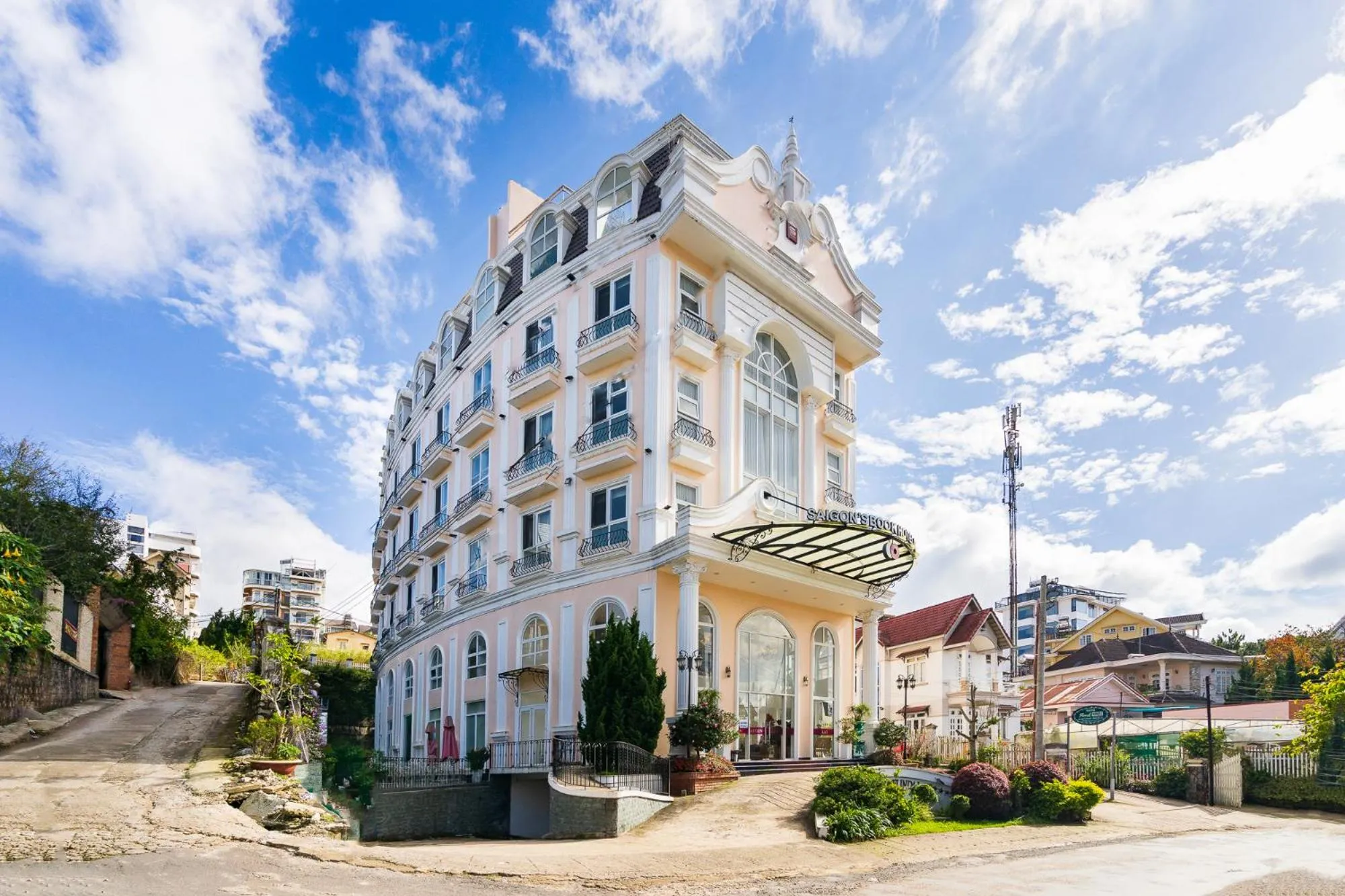 Facade/entrance in Saigon's Book Da Lat Hotel