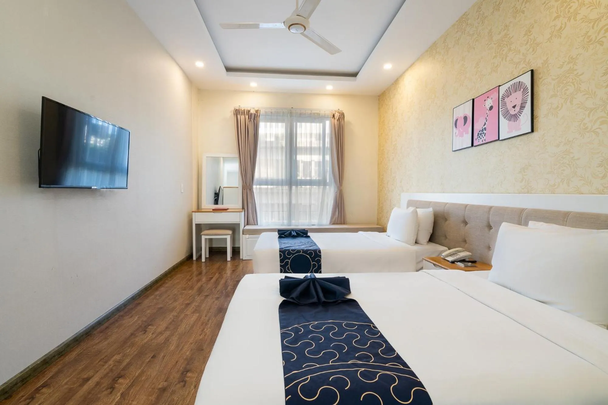 TV and multimedia, Bed in Saigon's Book Da Lat Hotel