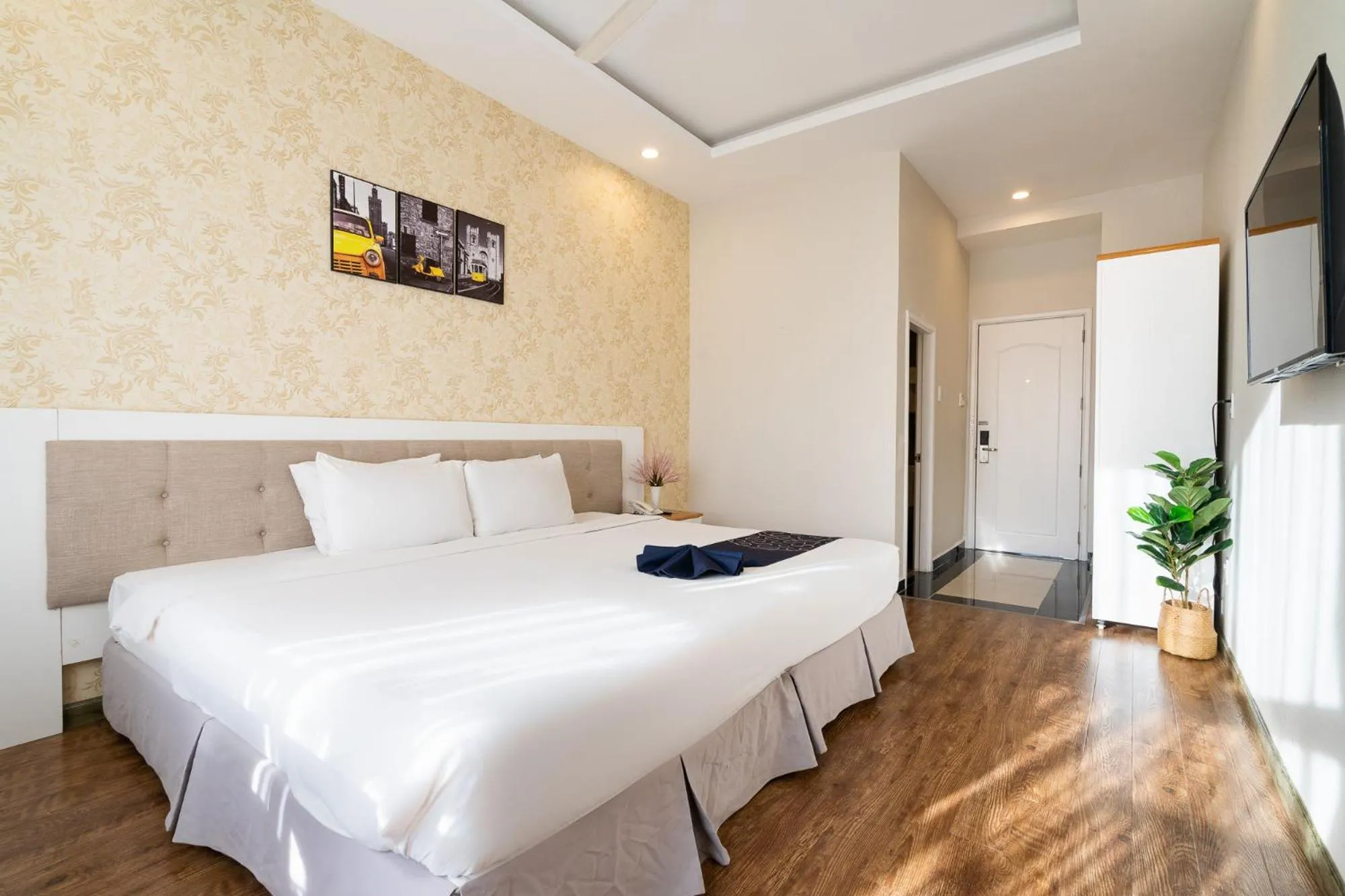 TV and multimedia, Bed in Saigon's Book Da Lat Hotel