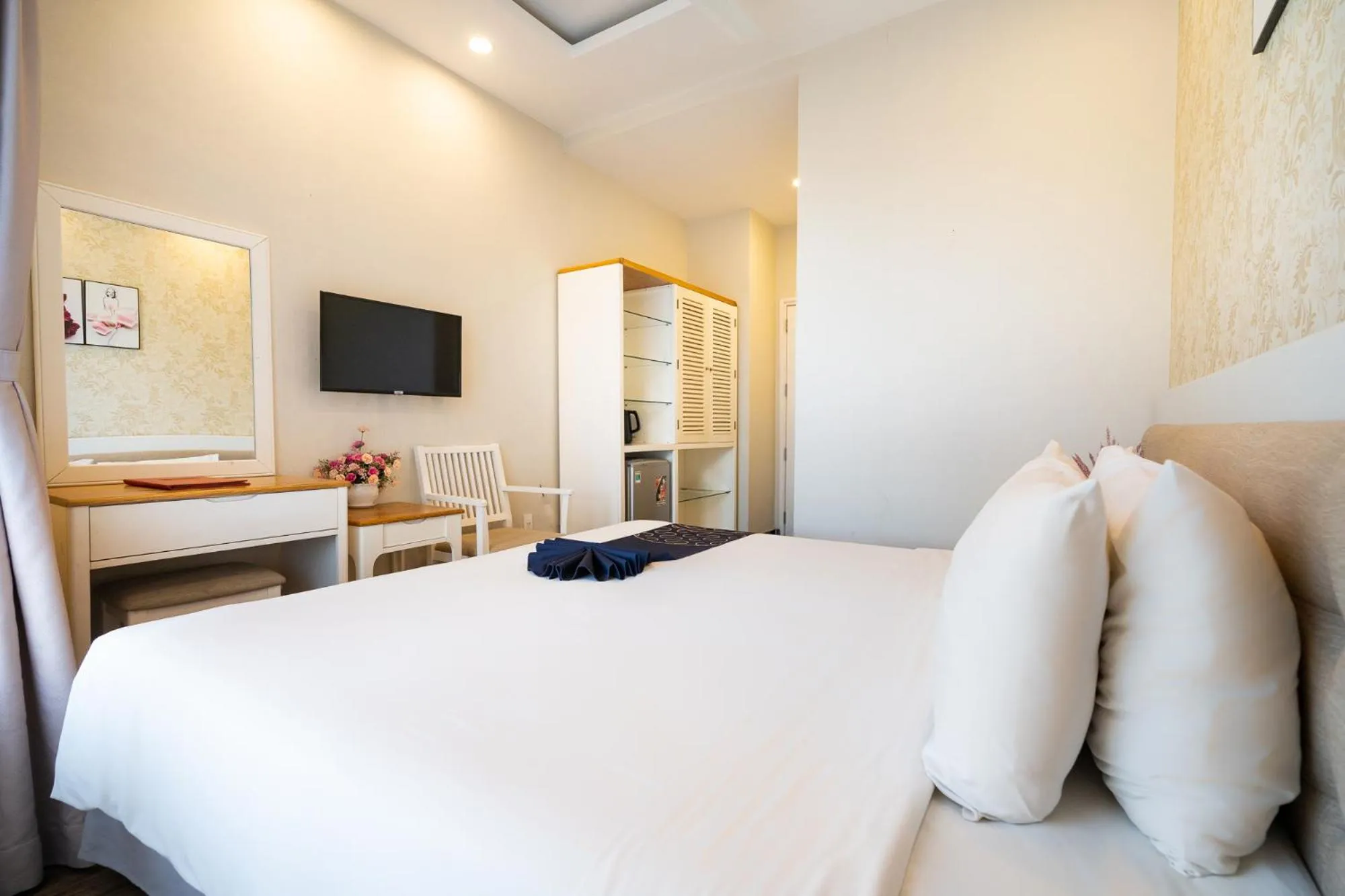 TV and multimedia, Bed in Saigon's Book Da Lat Hotel