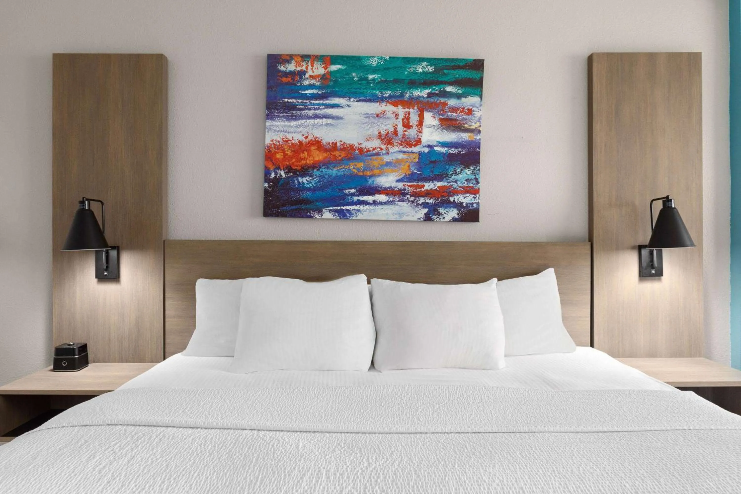 Photo of the whole room, Bed in La Quinta Inn by Wyndham Decatur Alabama