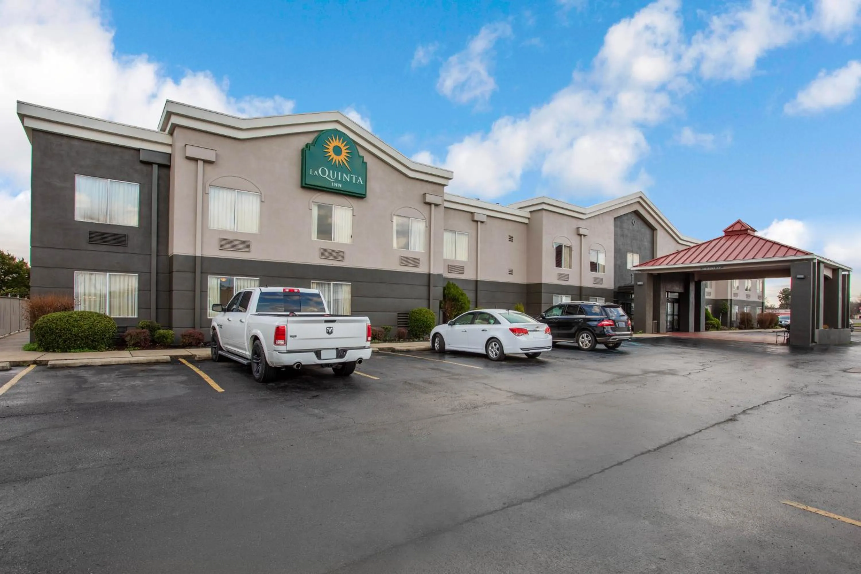 Property building in La Quinta Inn by Wyndham Decatur Alabama