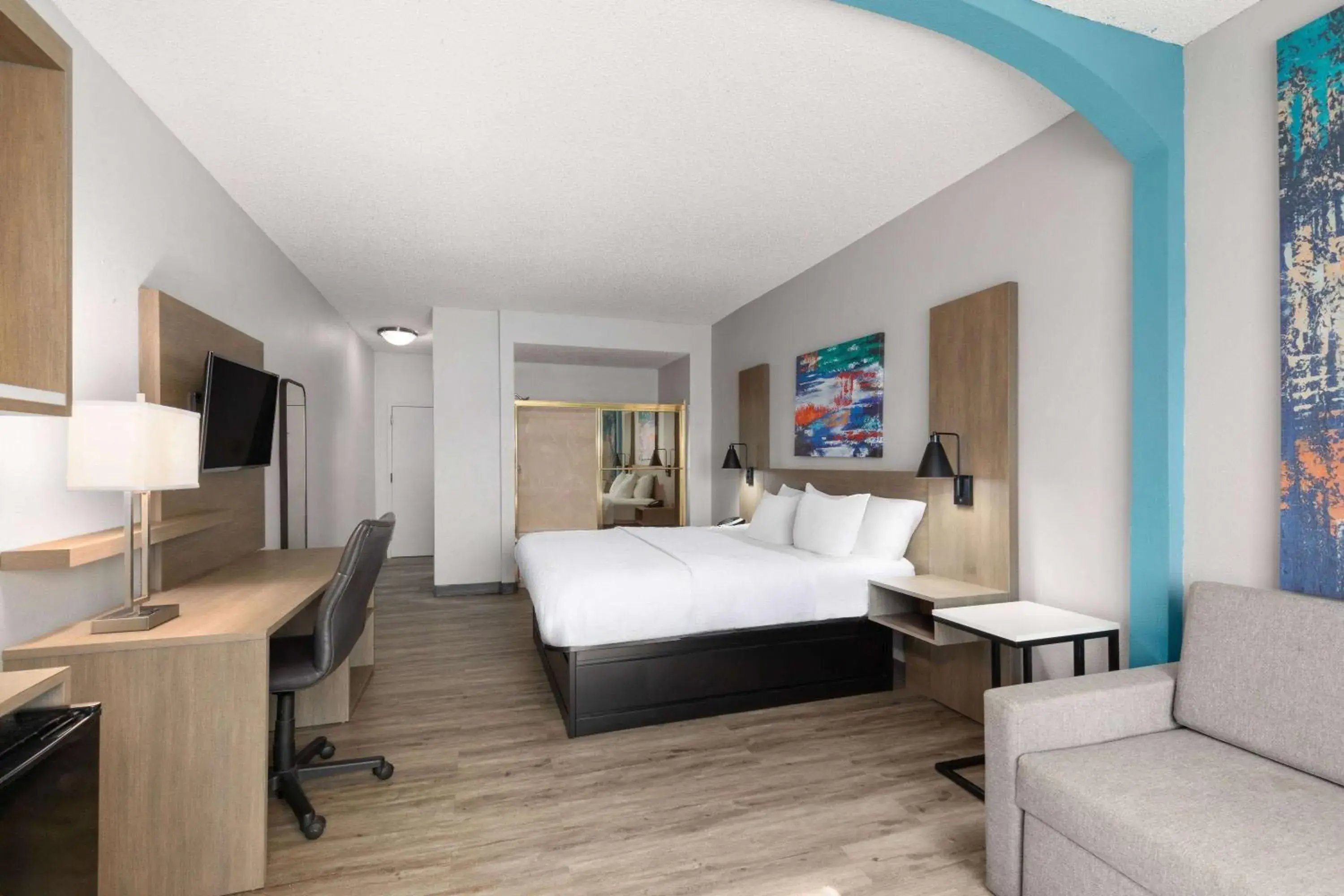 1 King Bed, Deluxe Room, Jetted Tub, Non-Smoking in La Quinta Inn by Wyndham Decatur Alabama 1 King Bed, Deluxe Room, Jetted Tub, Non-Smoking in La Quinta Inn by Wyndham Decatur Alabama