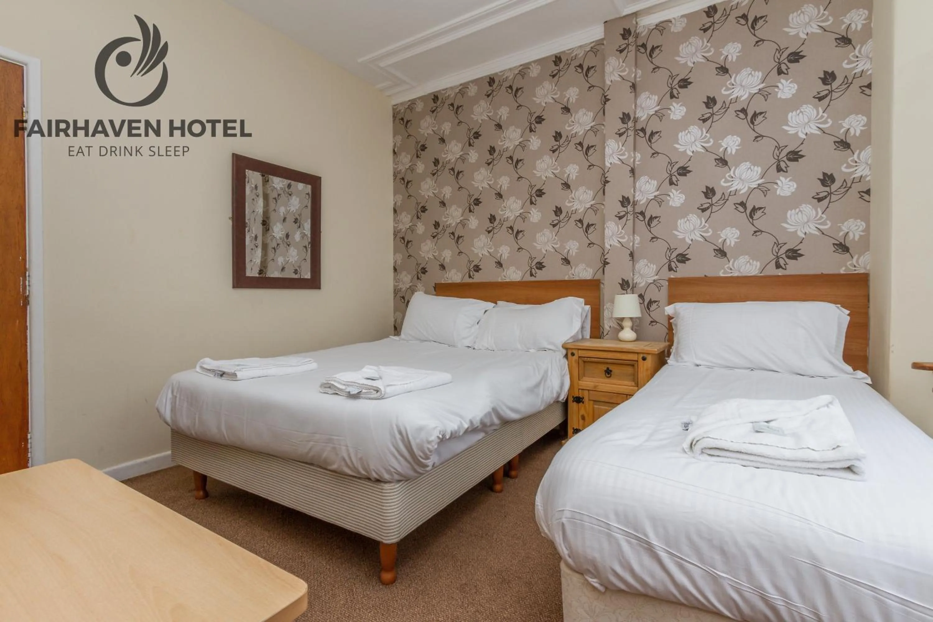 Photo of the whole room, Bed in Fairhaven Hotel