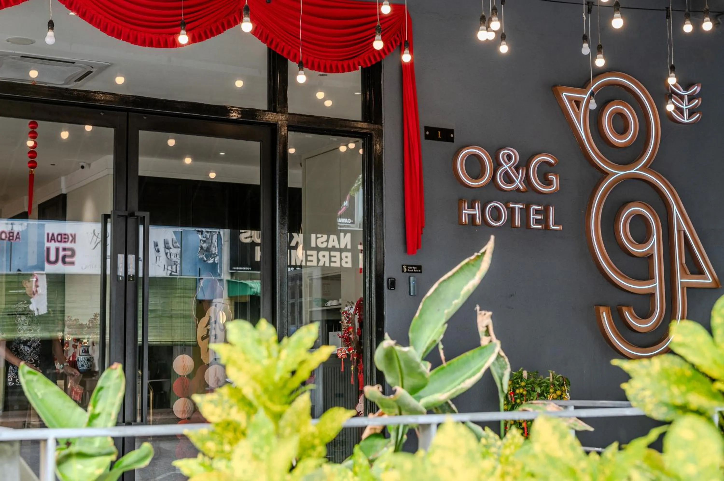 Facade/entrance in O&G Hotel Parit Buntar