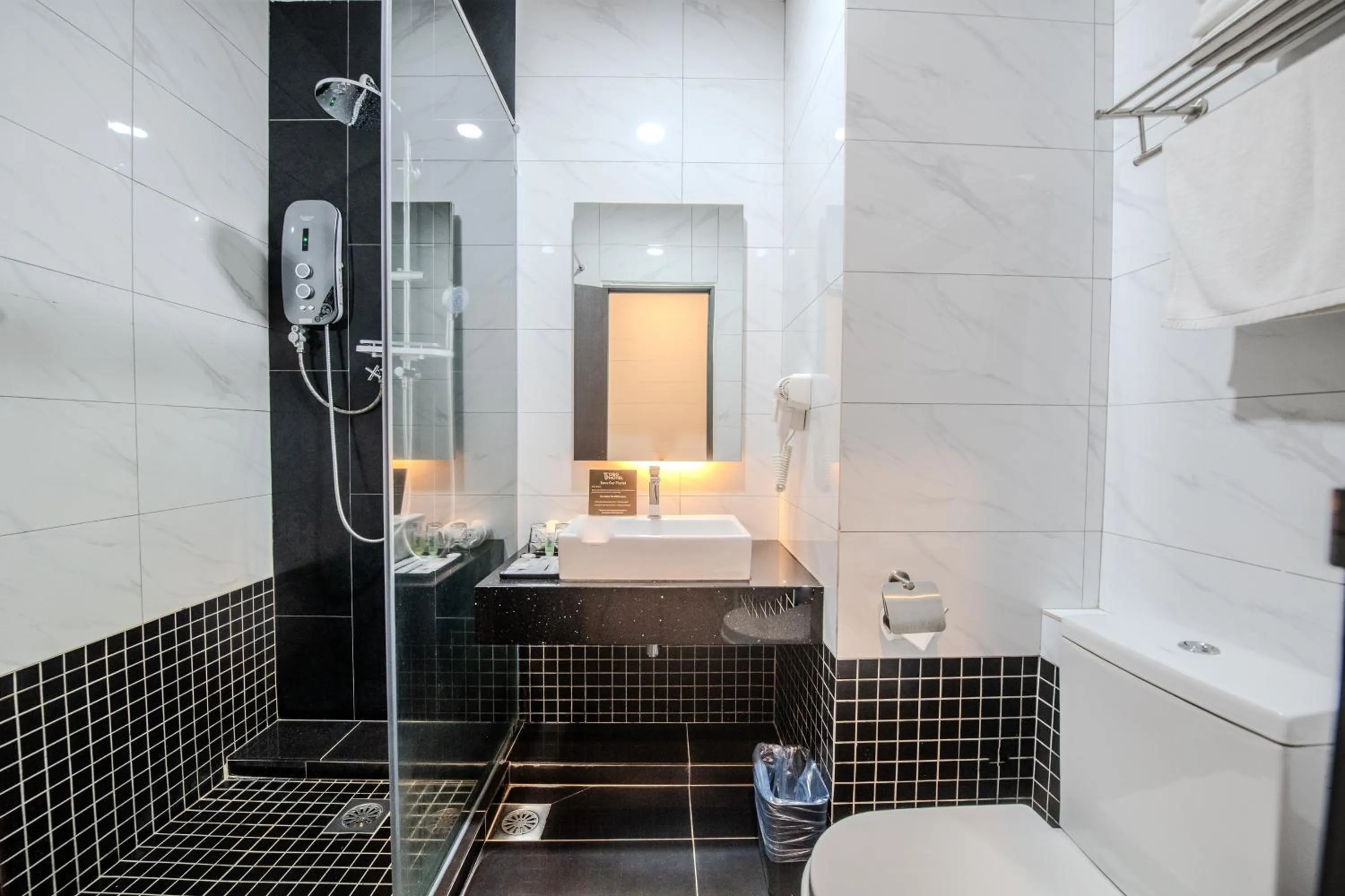 Shower in O&G Hotel Parit Buntar