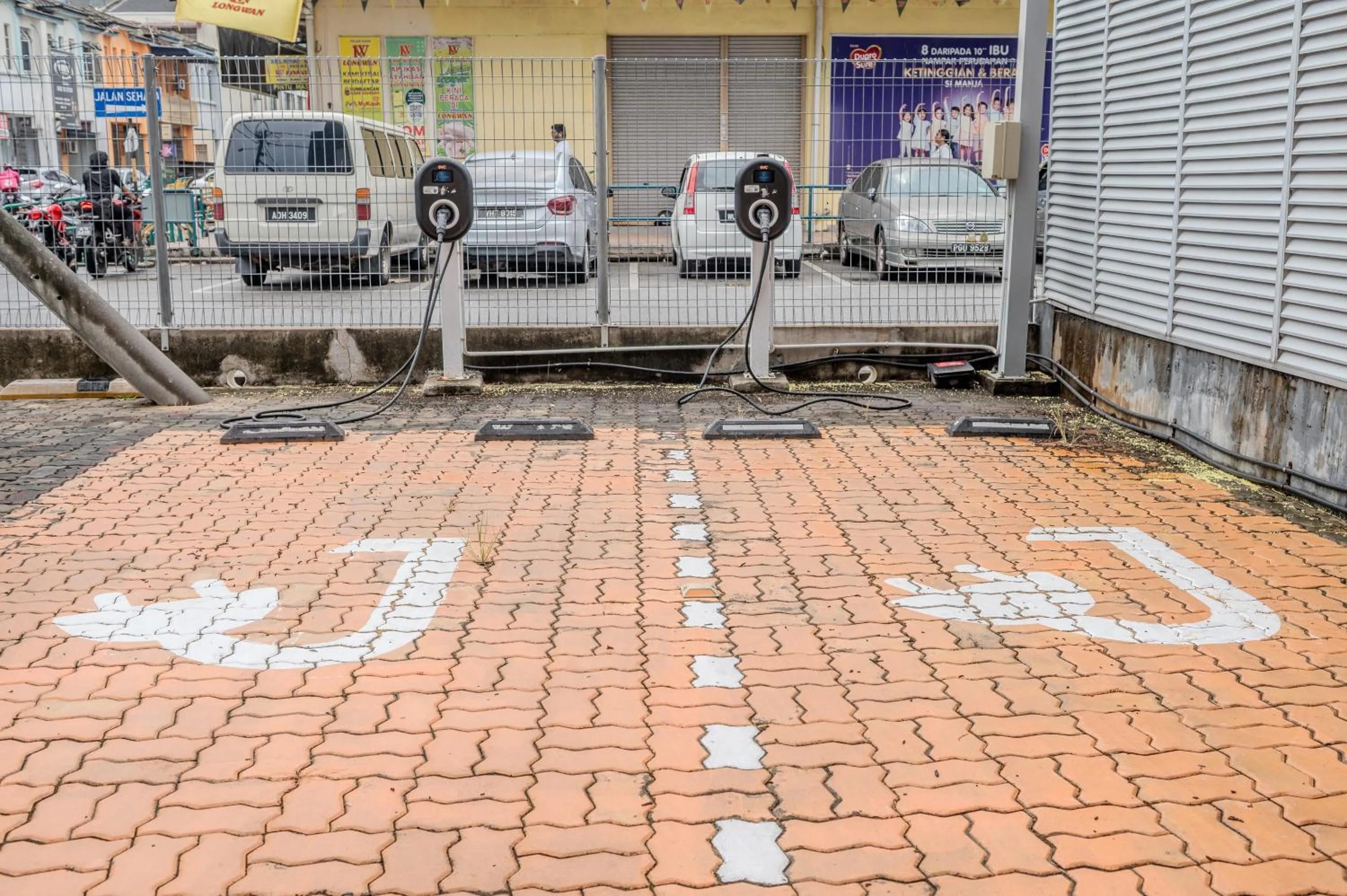 Parking in O&G Hotel Parit Buntar