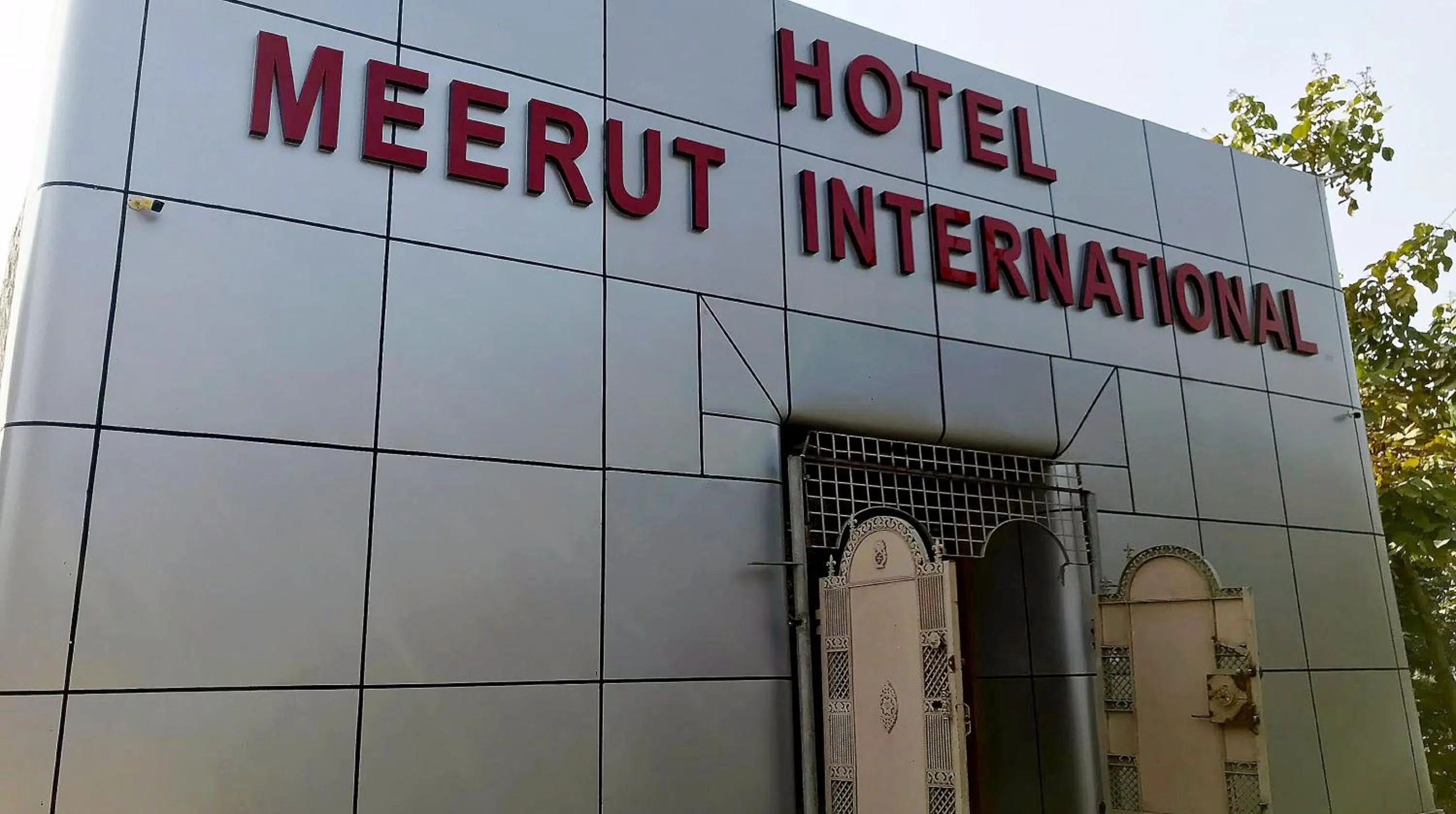 Facade/entrance in Hotel O Meerut International