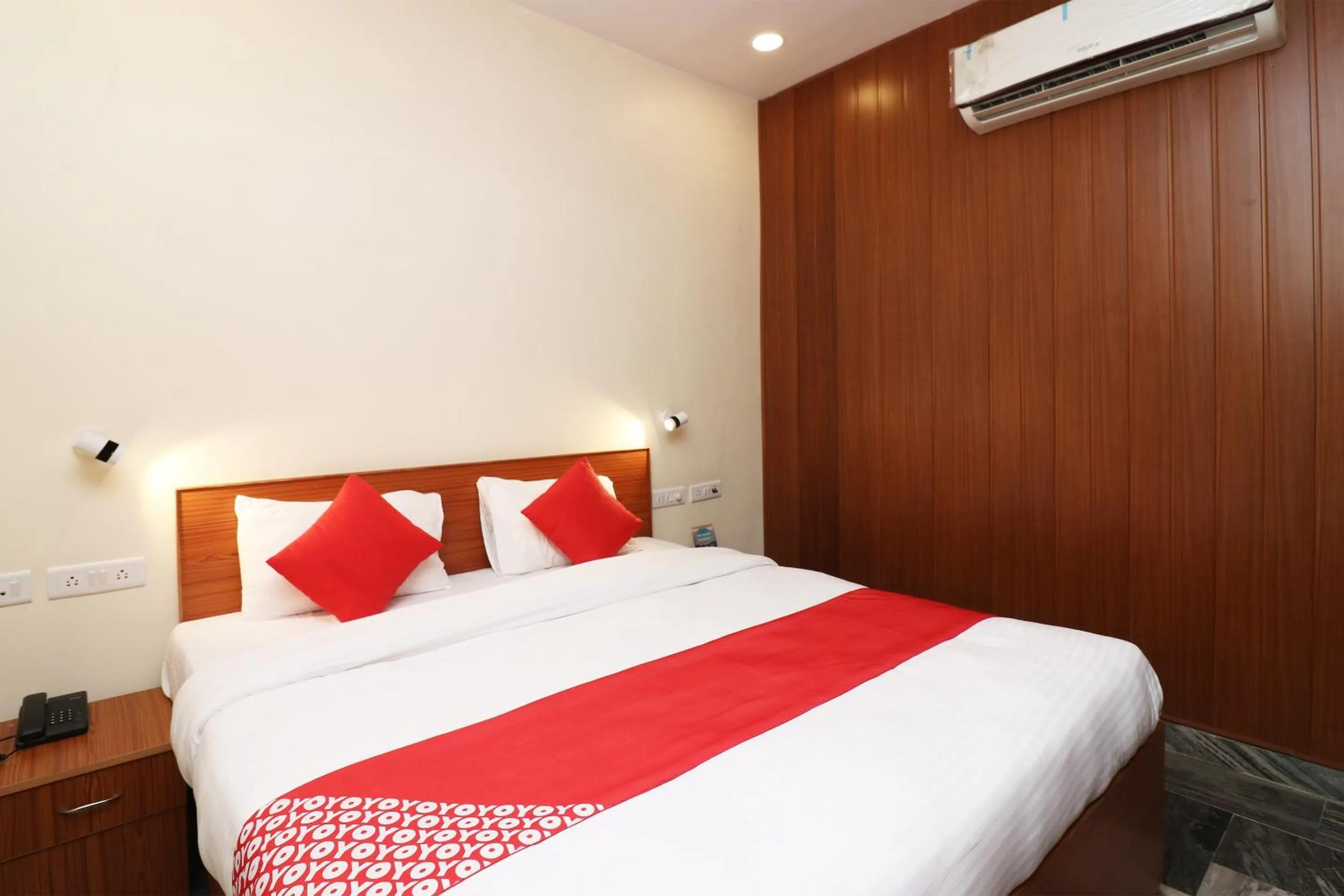 Bedroom, Bed in Hotel O Meerut International