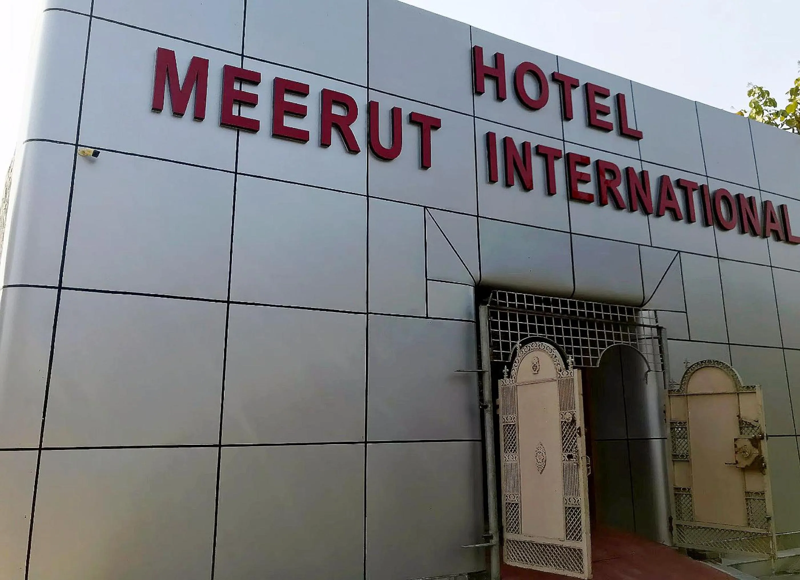 Facade/entrance in Hotel O Meerut International