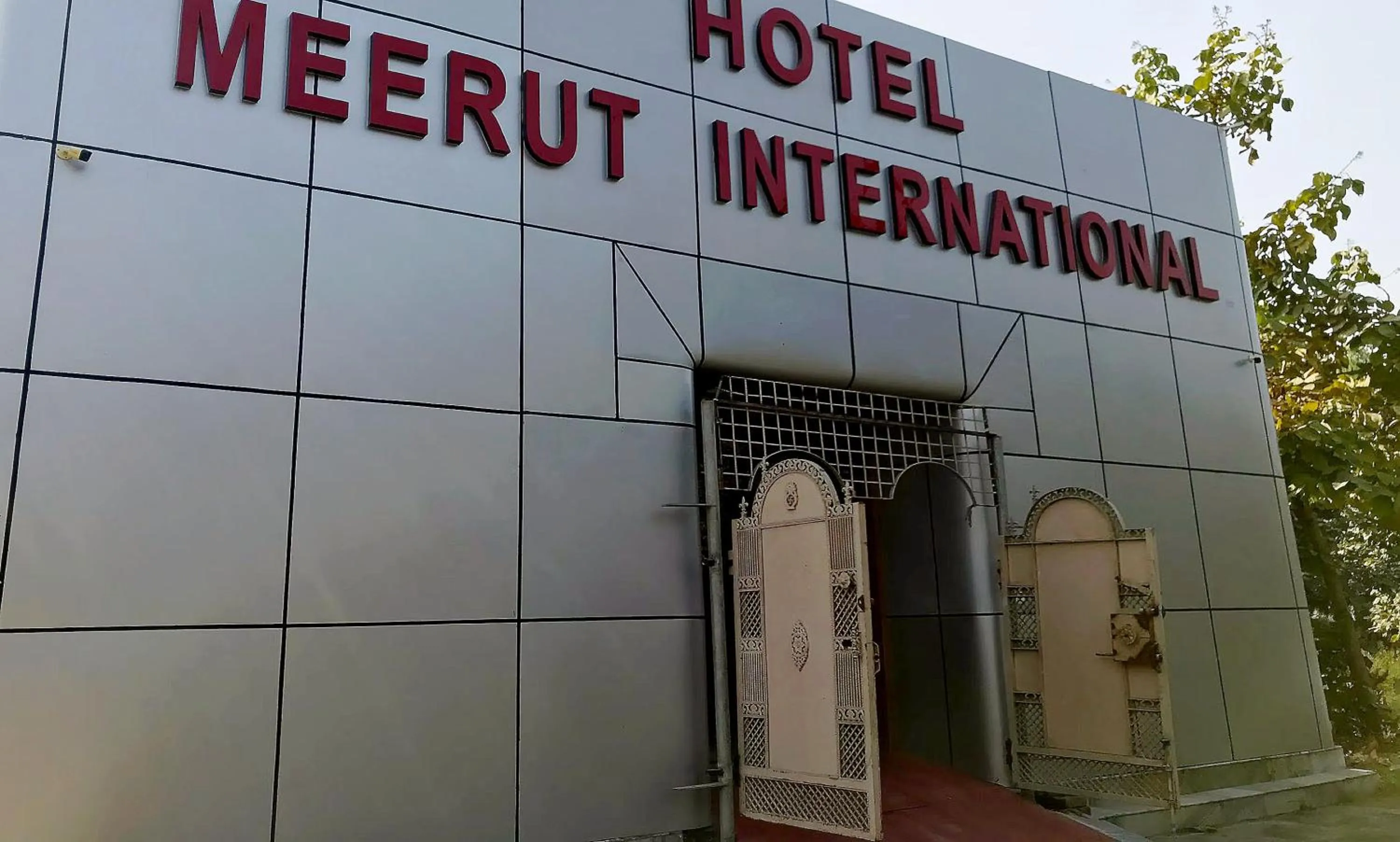 Facade/entrance in Hotel O Meerut International