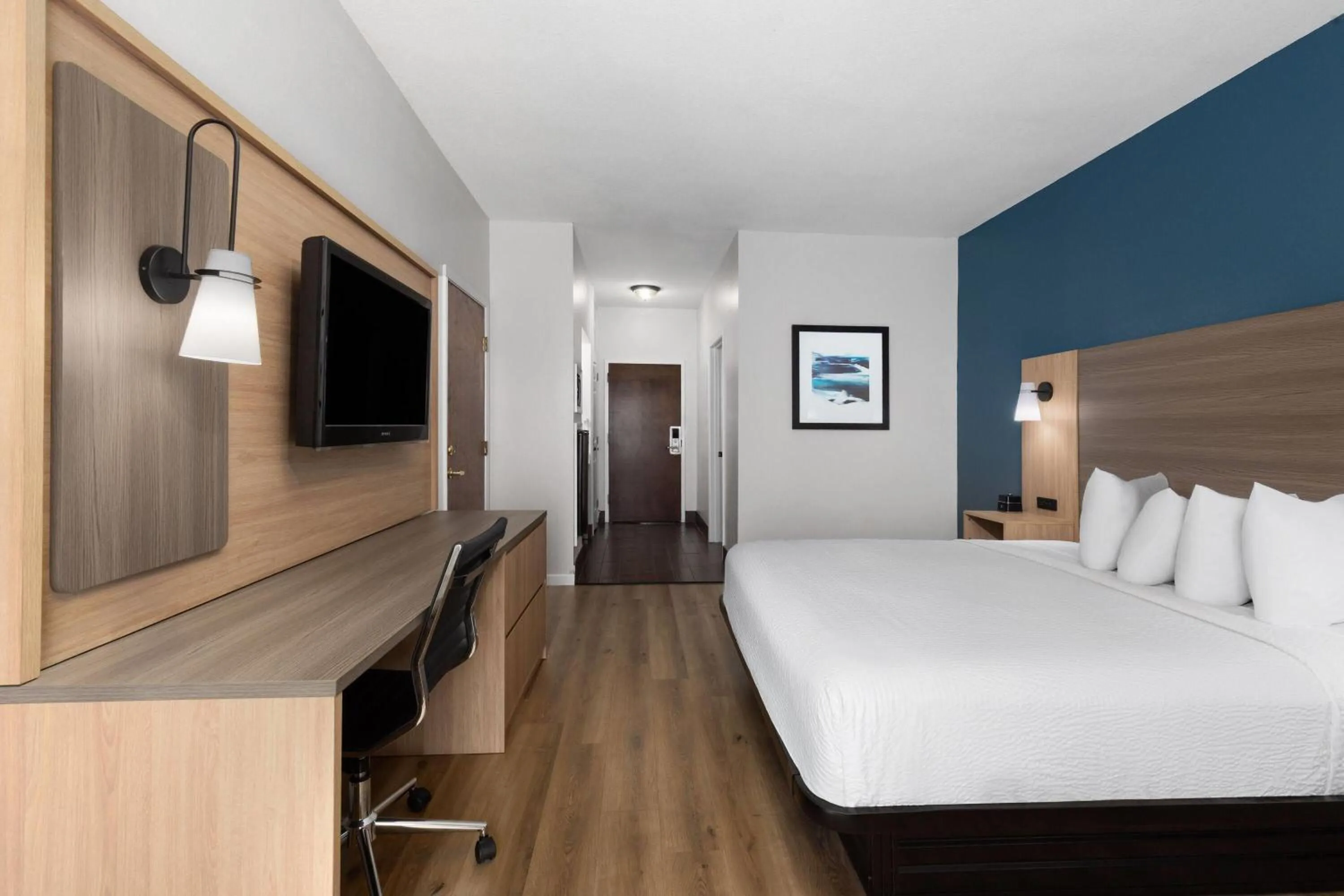 Photo of the whole room, Bed in Baymont by Wyndham Moss Point Pascagoula