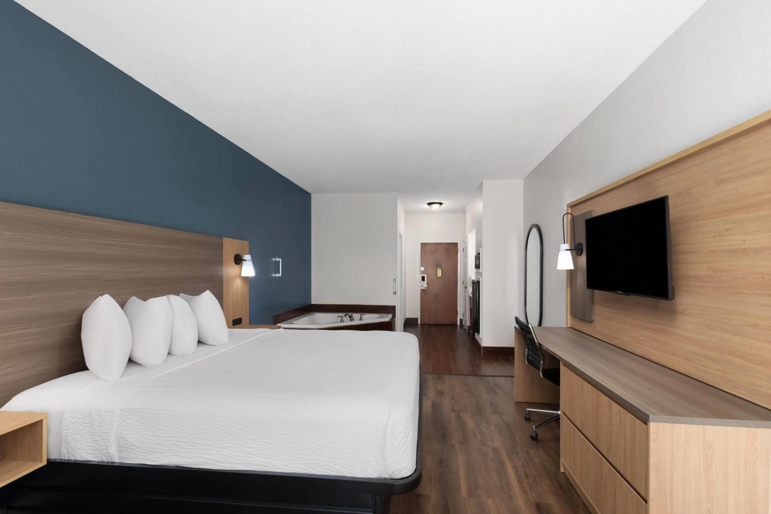 Bath, Bed in Baymont by Wyndham Moss Point Pascagoula