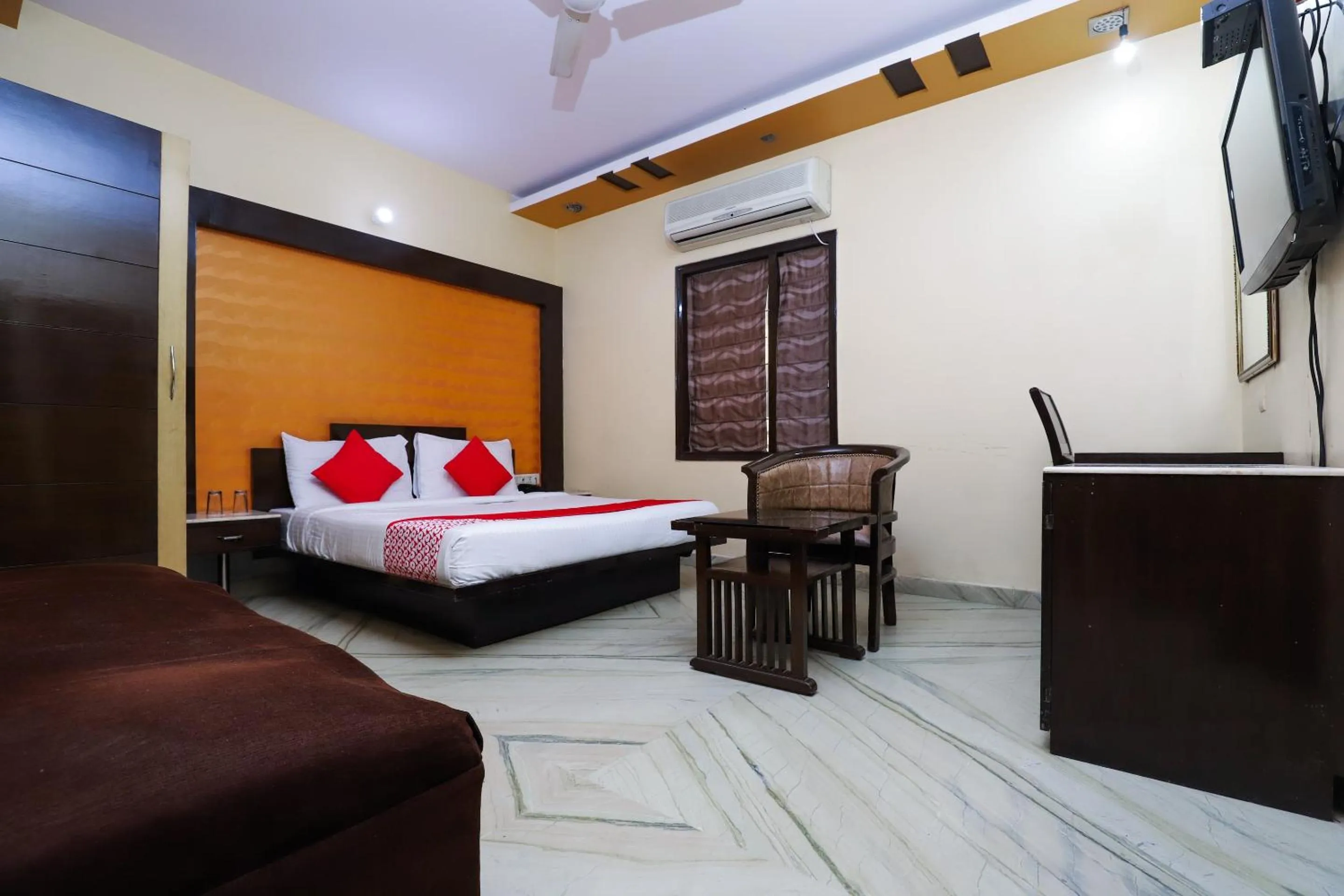 Bedroom, Bed in Super Hotel O J P Inn Near Patel Nagar Metro Station