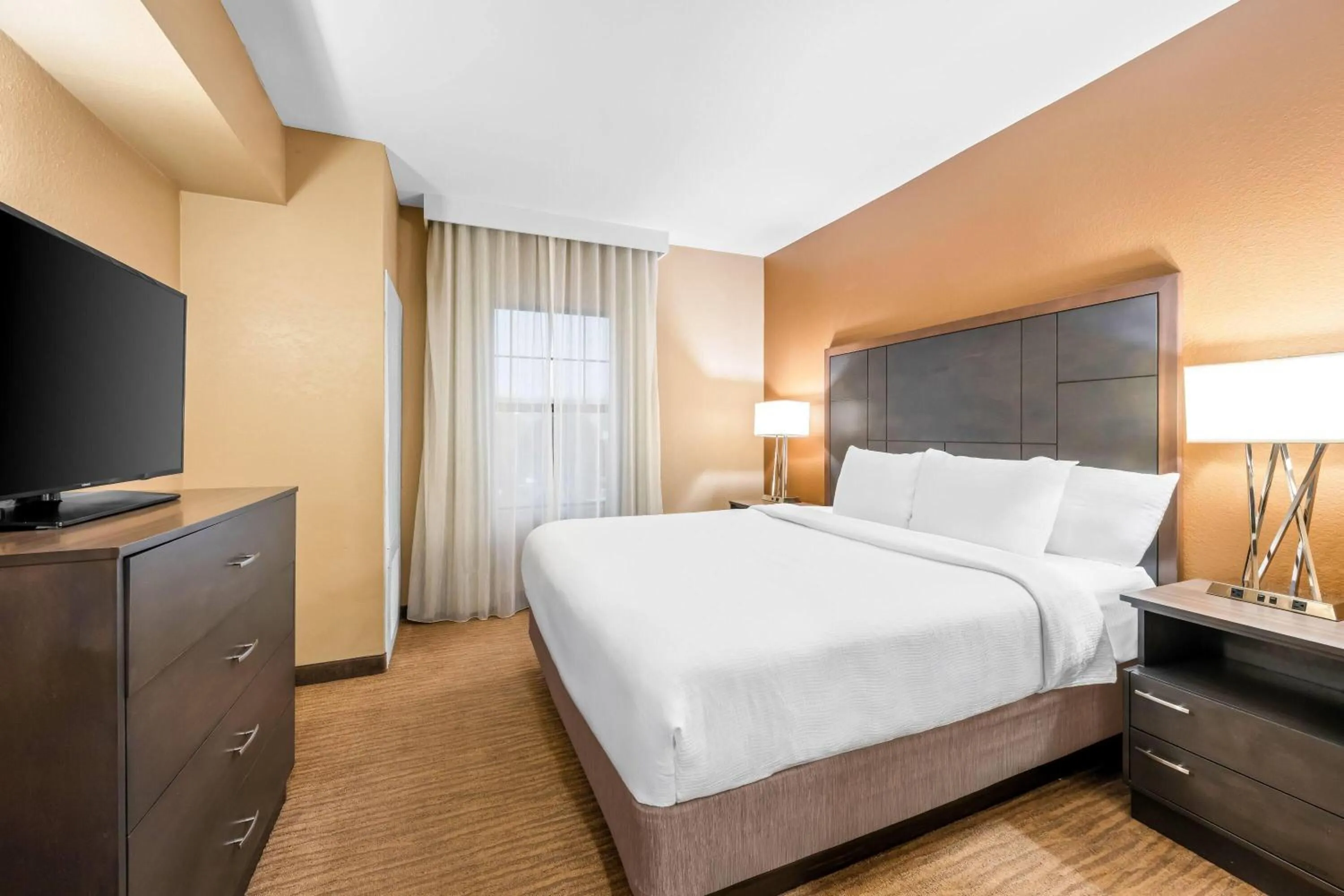 Photo of the whole room, Bed in La Quinta by Wyndham Boone