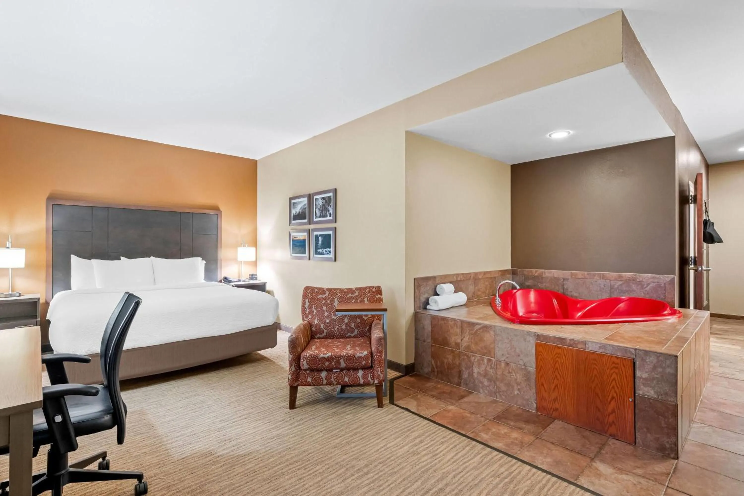 Bath, Bed in La Quinta by Wyndham Boone