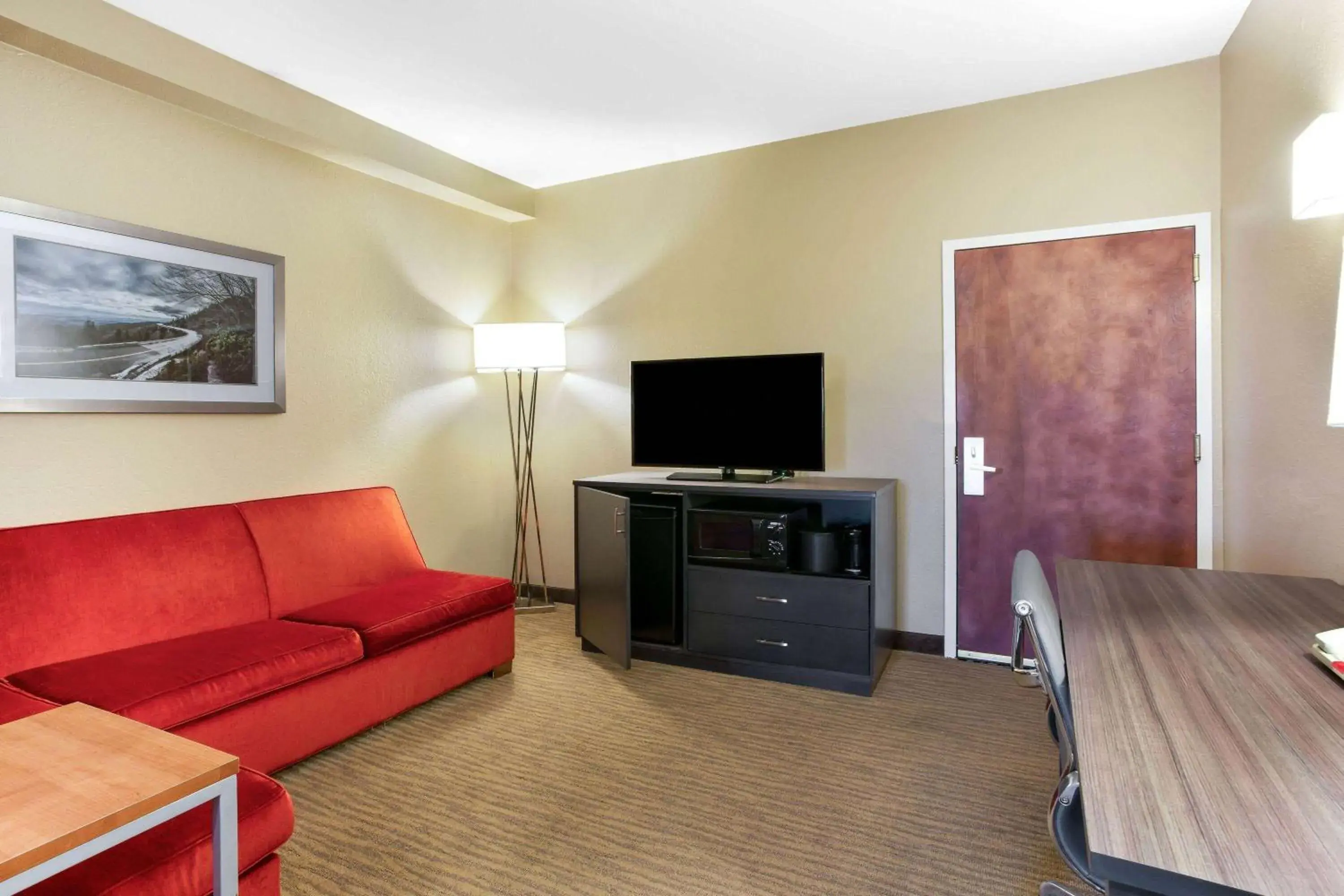 One-Bedroom Deluxe Family Queen Suite - Mobility Access/Non-Smoking in La Quinta by Wyndham Boone One-Bedroom Deluxe Family Queen Suite - Mobility Access/Non-Smoking in La Quinta by Wyndham Boone