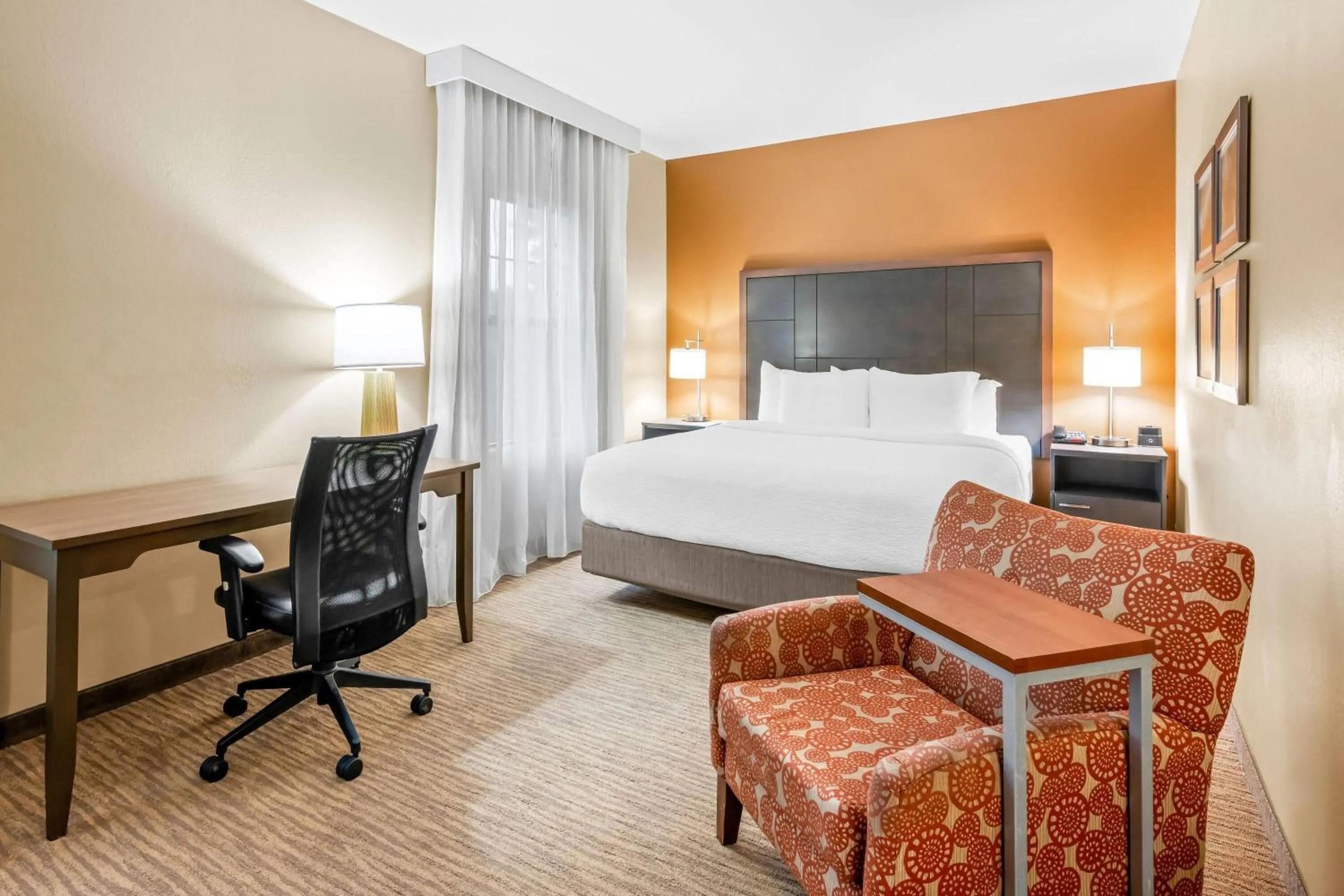 Photo of the whole room, Bed in La Quinta by Wyndham Boone