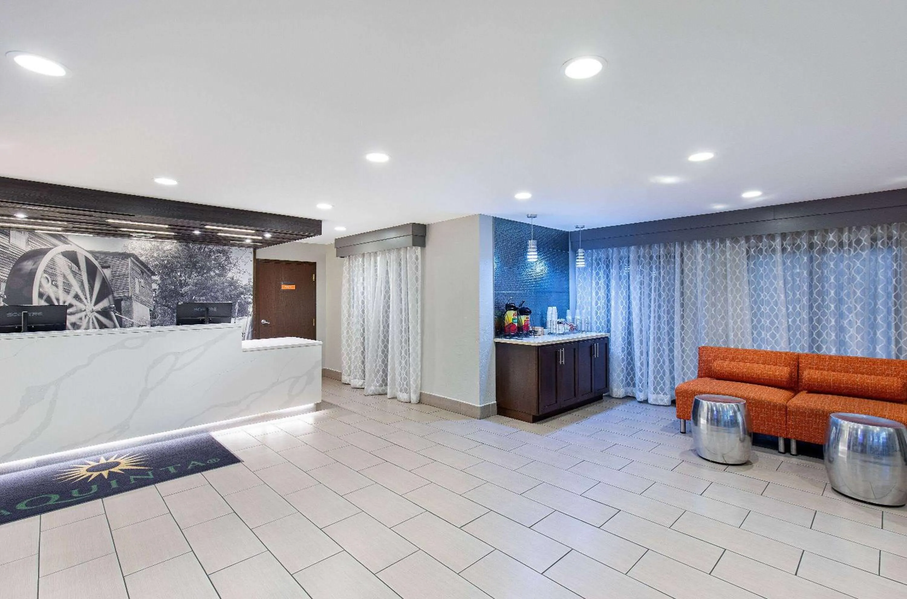 Lobby or reception in La Quinta Inn by Wyndham Pigeon Forge-Dollywood