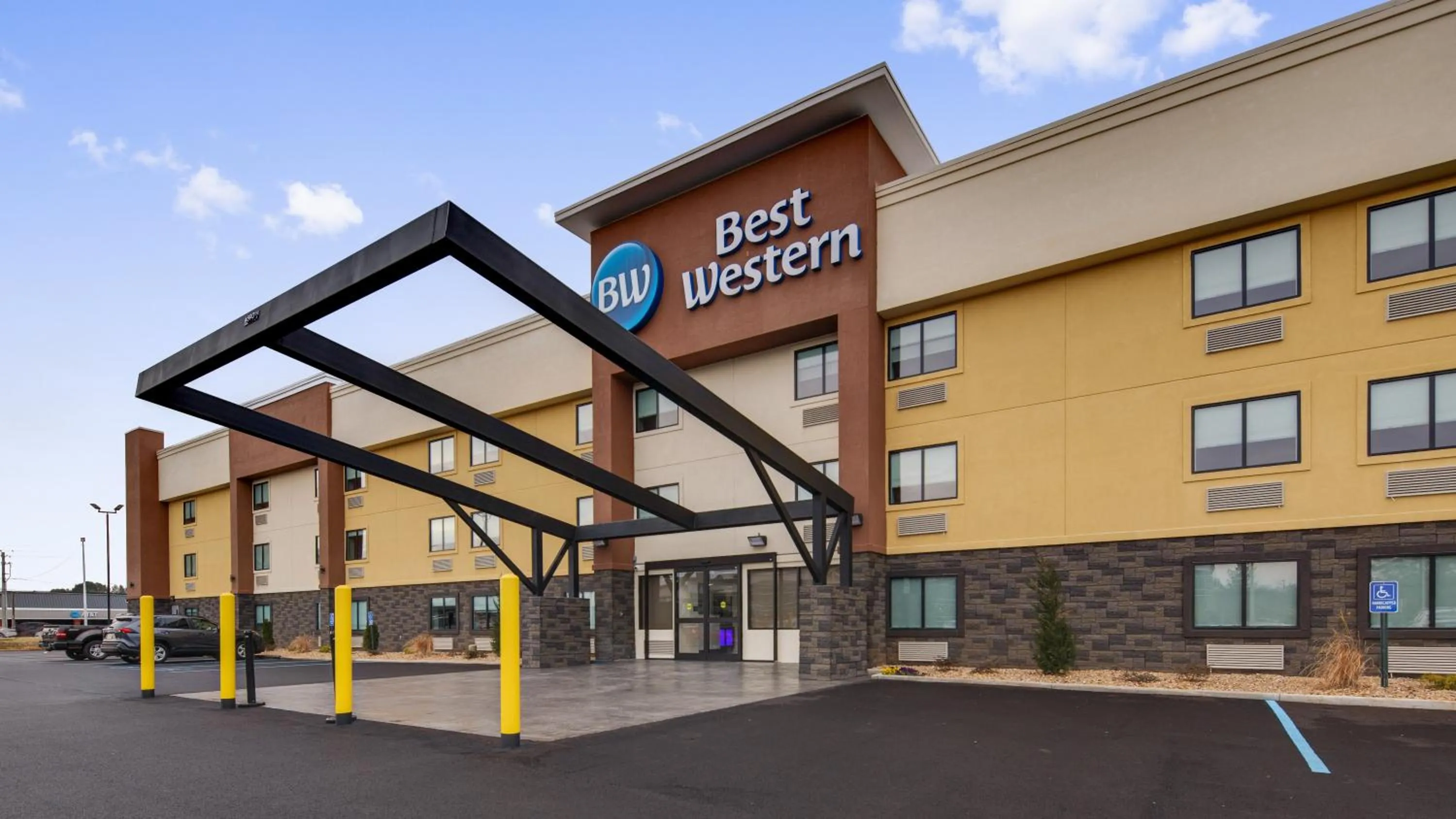 Property building in Best Western Huntsville